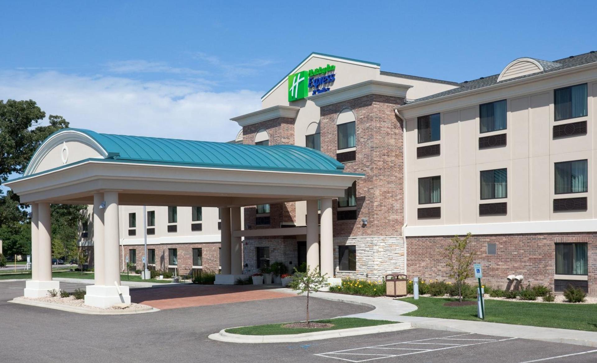 Holiday Inn Express & Suites Madison-Verona by IHG photo 36
