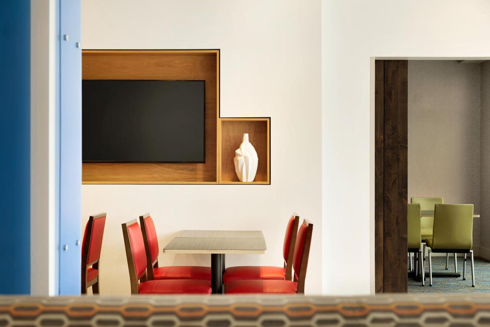 Holiday Inn Express & Suites Brunswick-Harpers Ferry Area by IHG photo 25