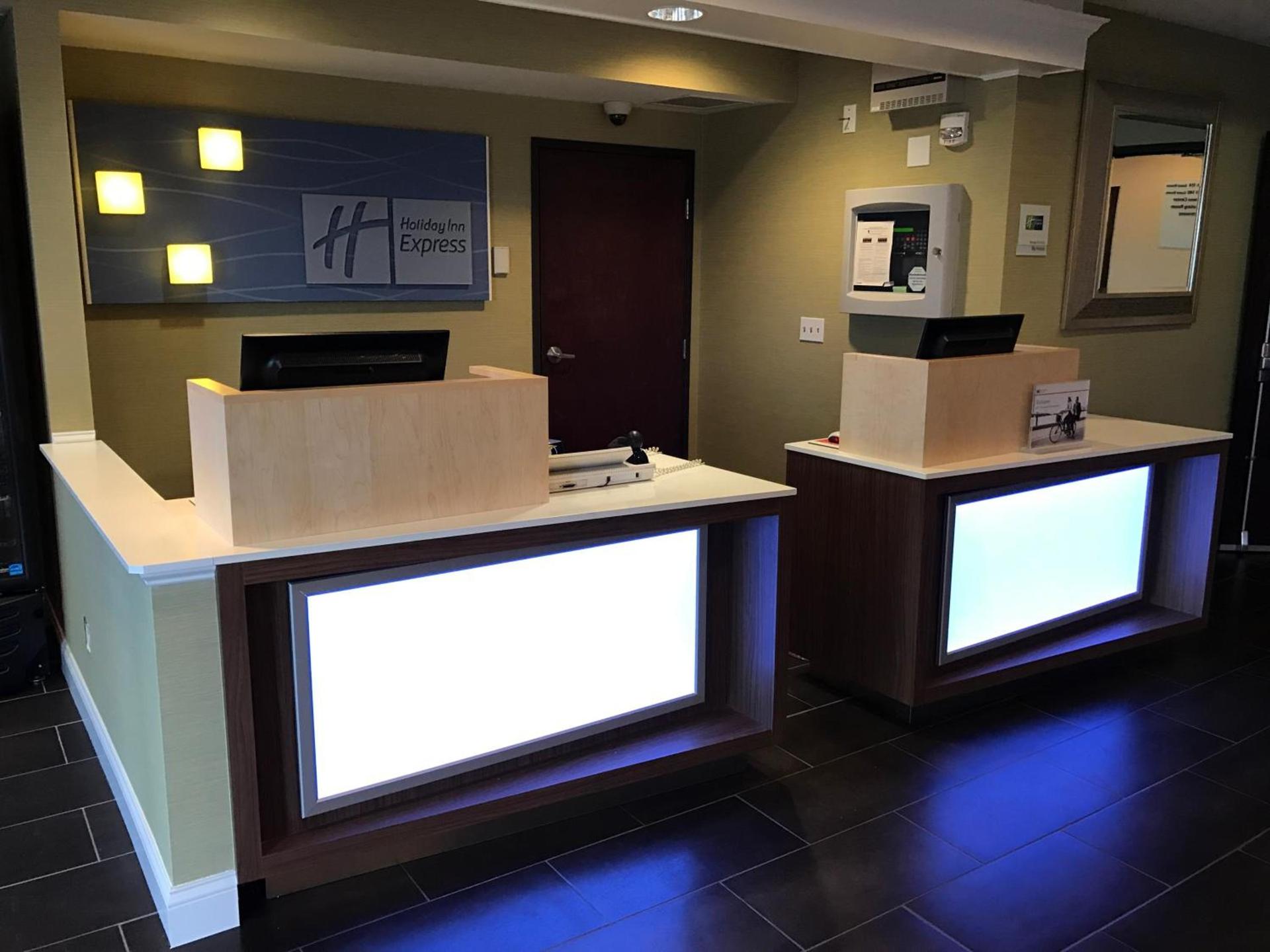 Holiday Inn Express Hotel & Suites St. Paul - Woodbury by IHG photo 3