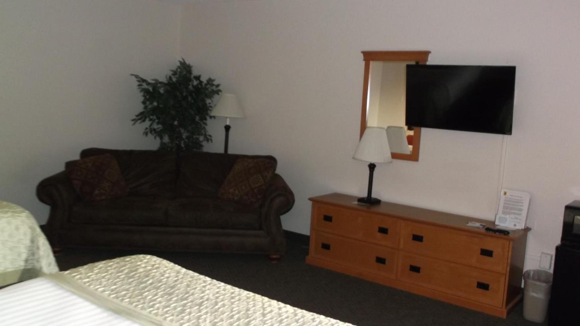 Super 8 by Wyndham Salina/Scenic Hills Area photo 31