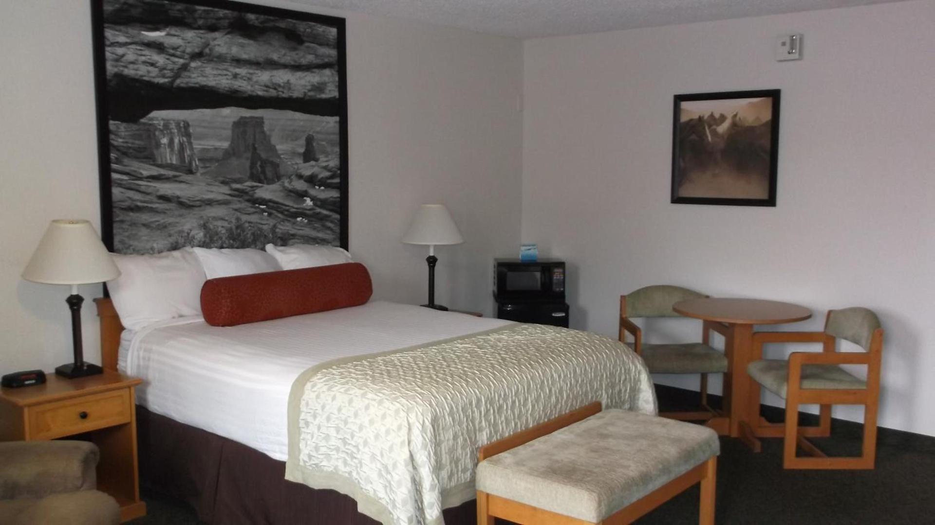 Super 8 by Wyndham Salina/Scenic Hills Area photo 29