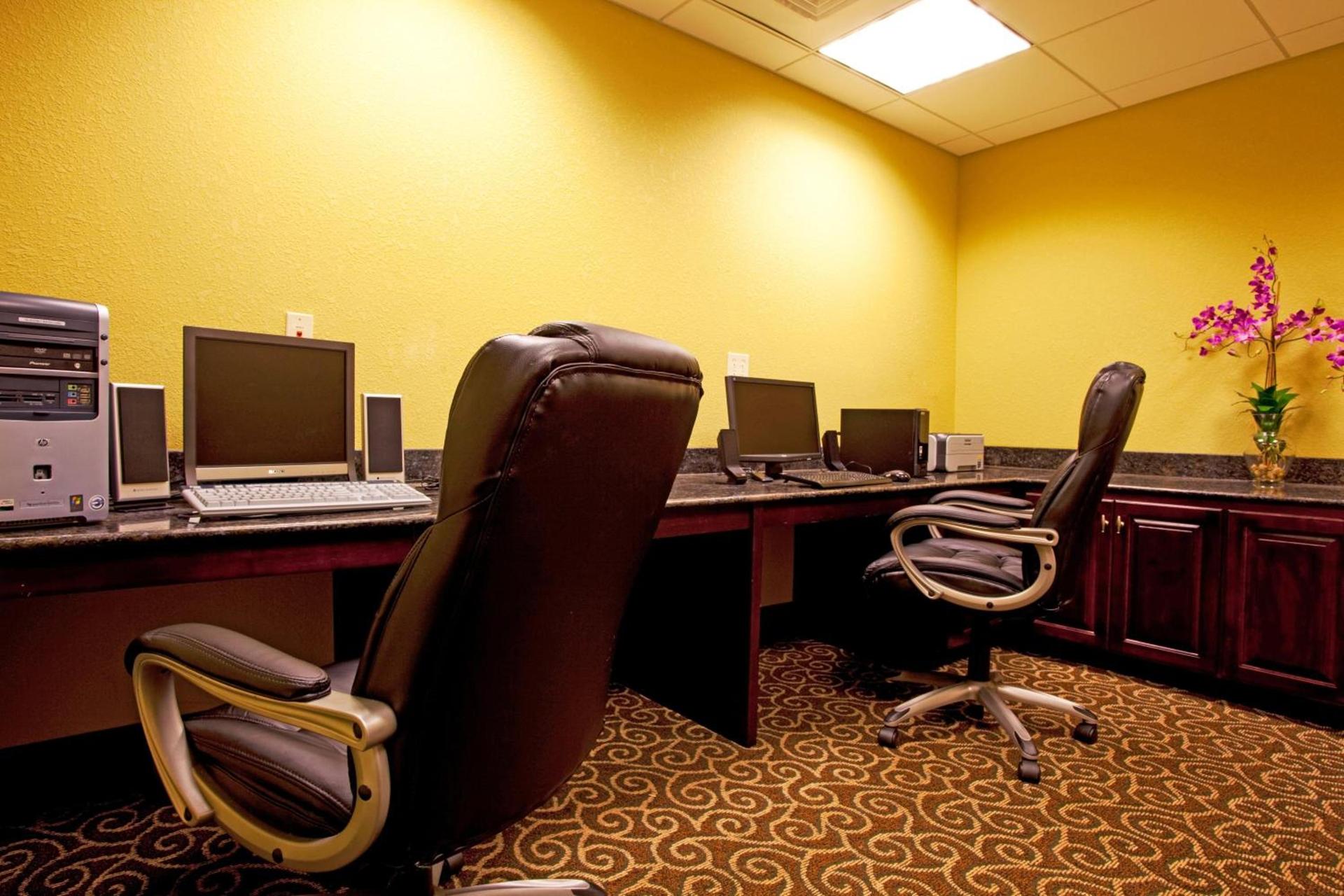 Holiday Inn Express Hotel & Suites Chaffee - Jacksonville West by IHG photo 12