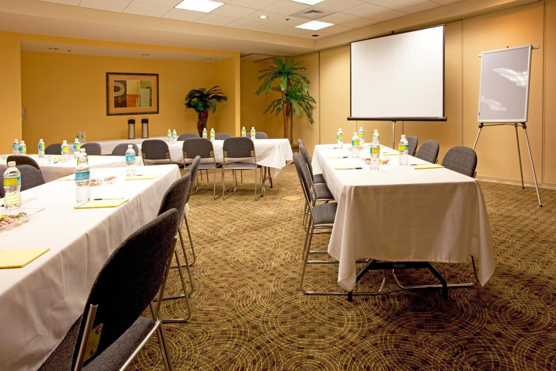 Holiday Inn Express Hotel & Suites Chaffee - Jacksonville West by IHG photo 33