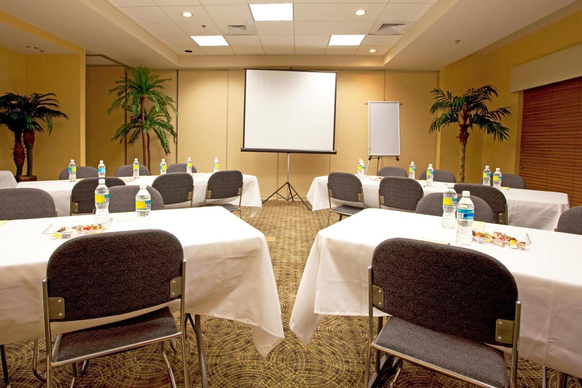 Holiday Inn Express Hotel & Suites Chaffee - Jacksonville West by IHG photo 37