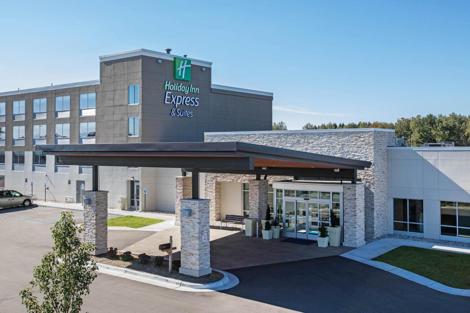 Holiday Inn Express & Suites Ludington by IHG — hotel in Ludington