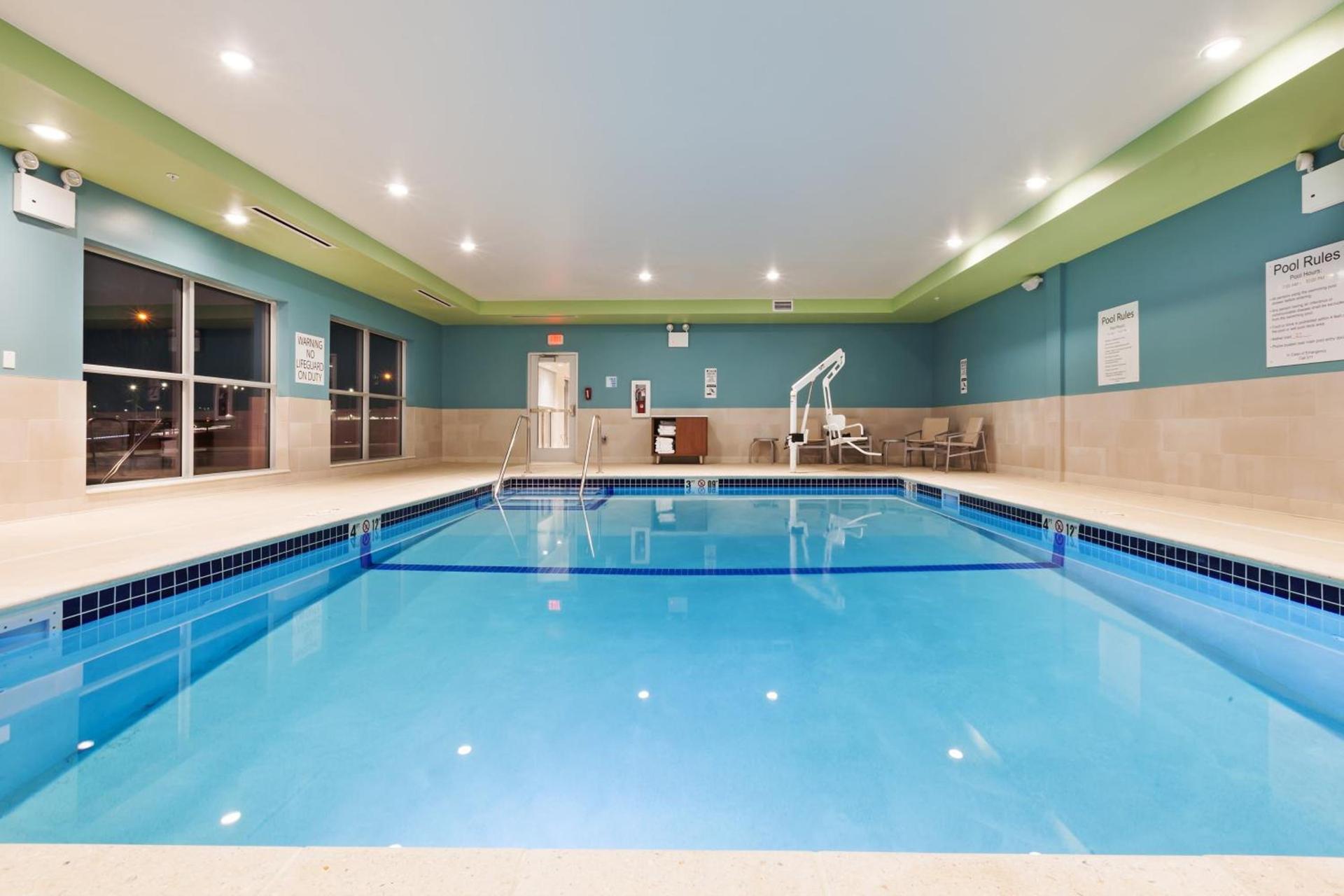 Holiday Inn Express & Suites - Lenexa - Overland Park Area by IHG photo 19