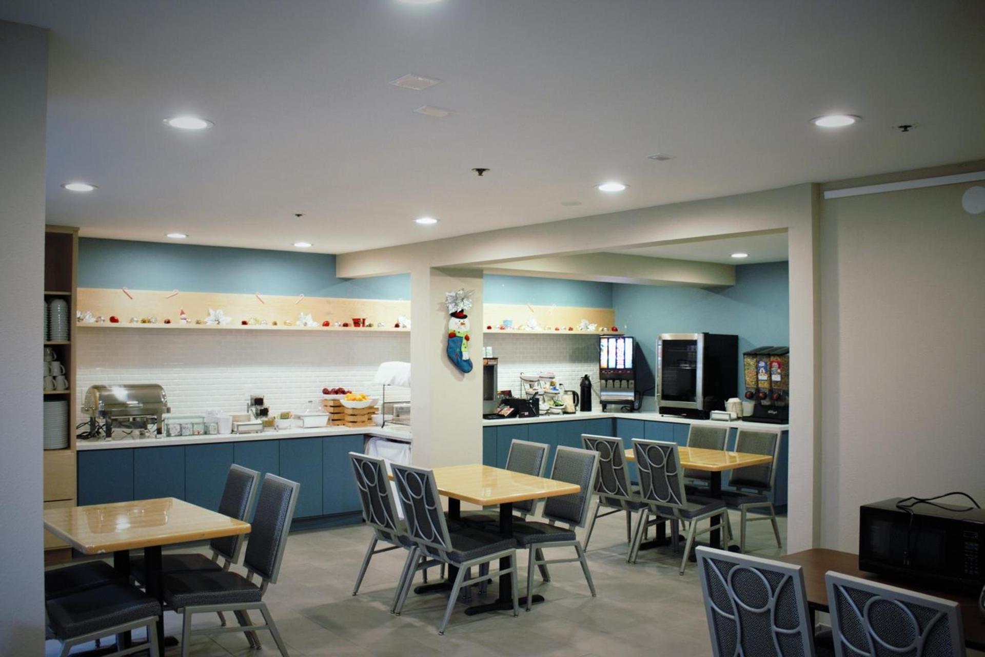 Country Inn & Suites by Radisson, Monterey Beachfront-Marina, CA photo 27