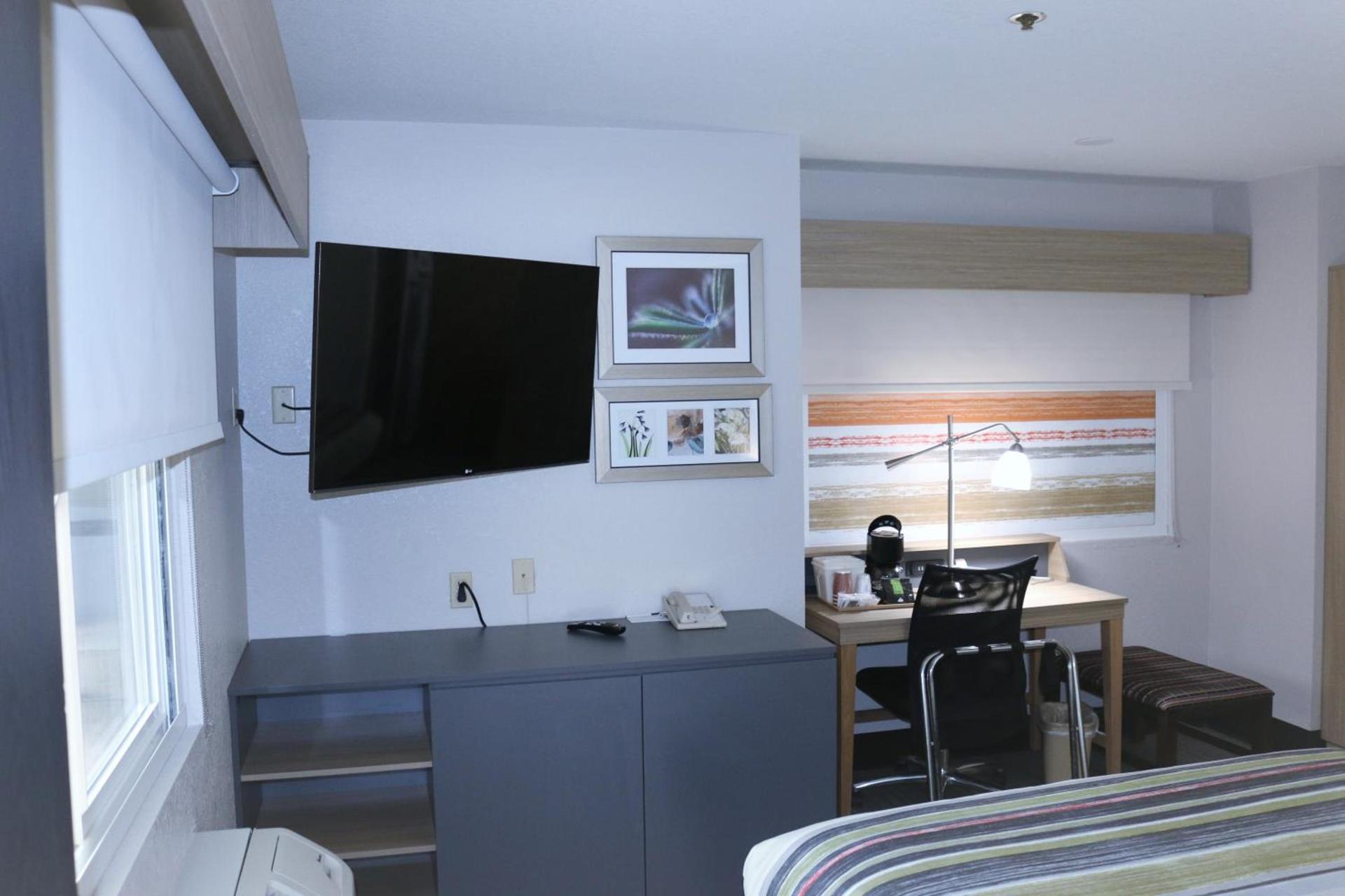 Country Inn & Suites by Radisson, Monterey Beachfront-Marina, CA photo 25