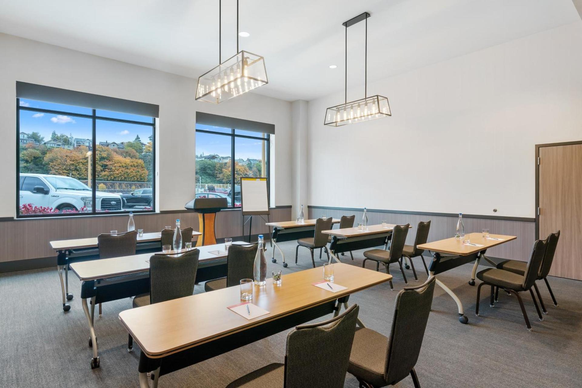 Hotel Indigo Seattle Everett Waterfront Place by IHG photo 13