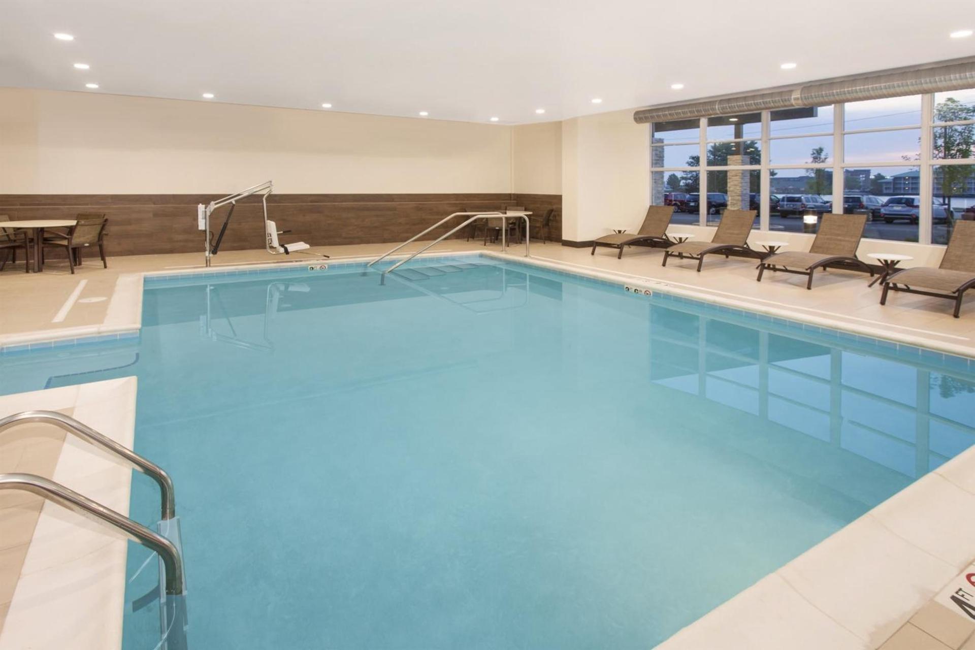 Holiday Inn Express & Suites Sandusky by IHG photo 25