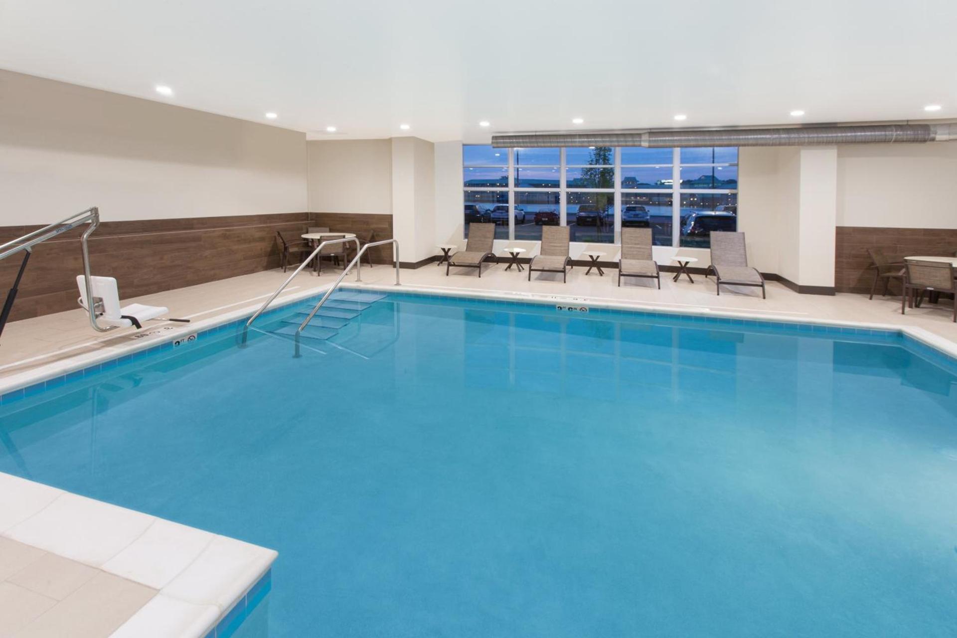 Holiday Inn Express & Suites Sandusky by IHG photo 24