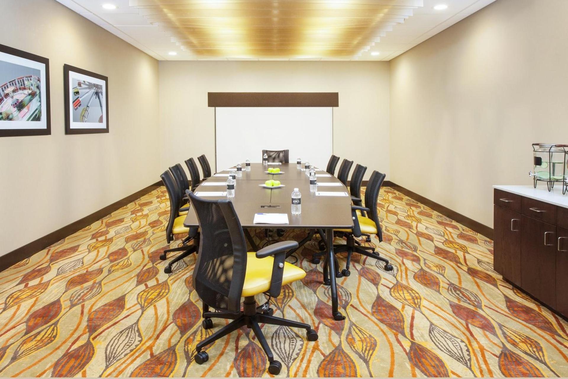 Holiday Inn Express & Suites Sandusky by IHG photo 9