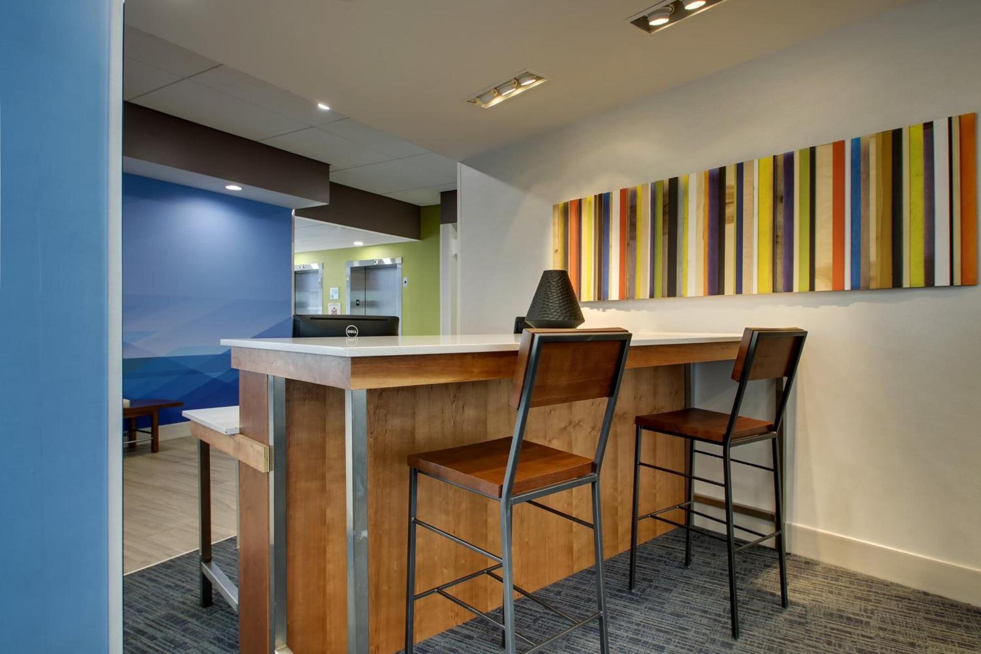 Holiday Inn Express & Suites - Mount Vernon by IHG photo 17