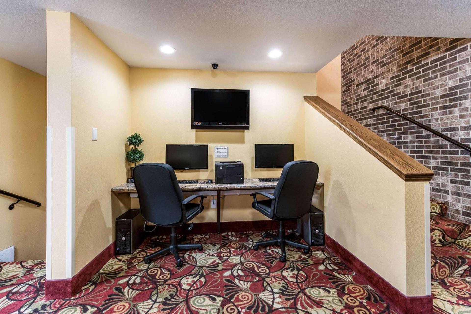 Econo Lodge Mayo Clinic Area photo 11