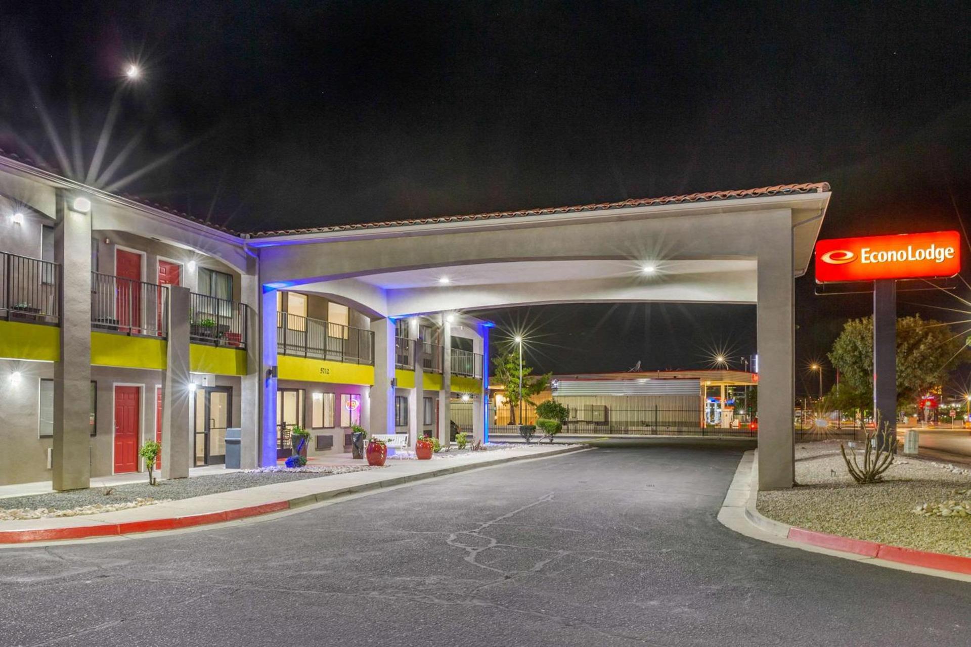 Econo Lodge West - Coors Blvd photo 42