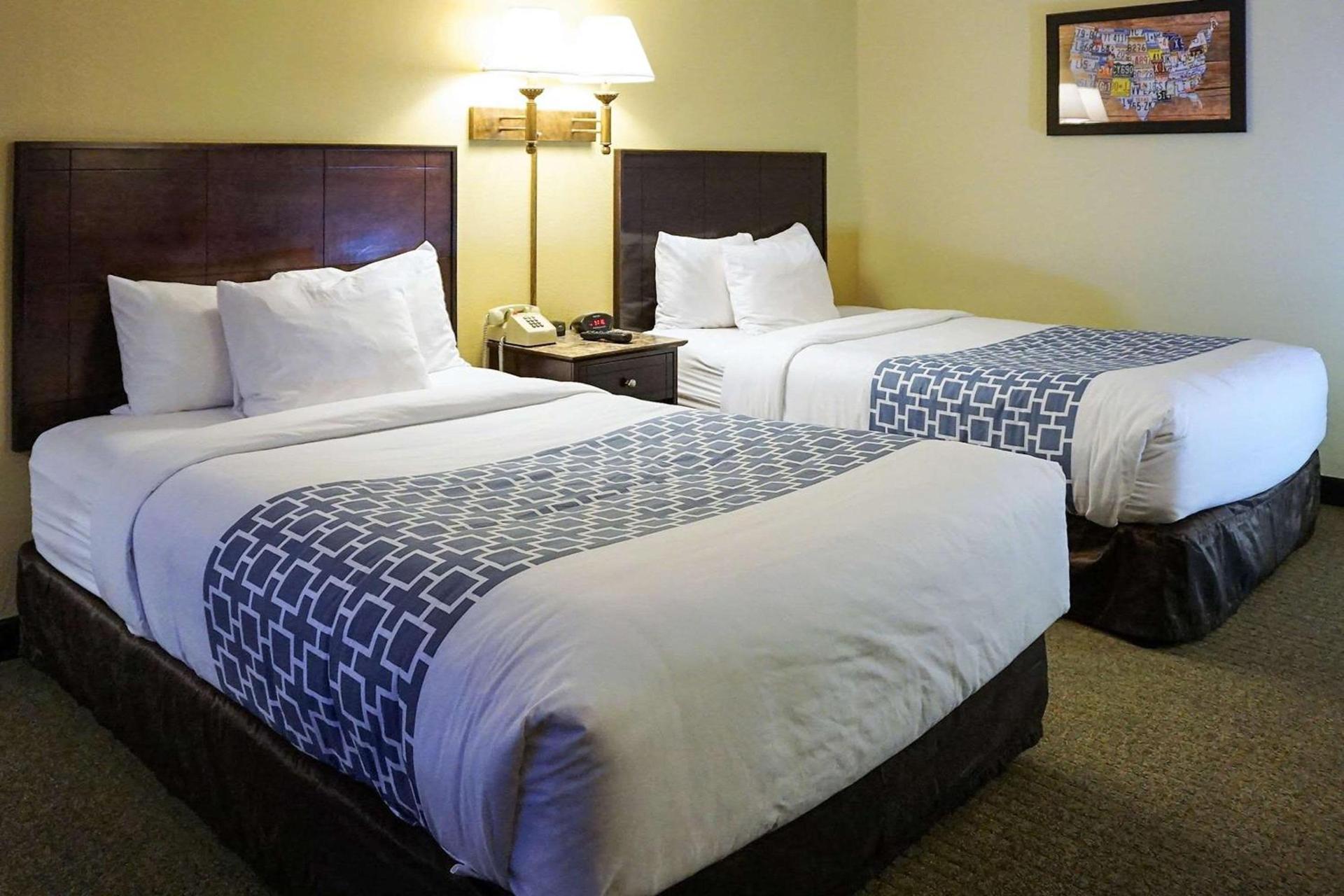 Econo Lodge Mayo Clinic Area photo 8
