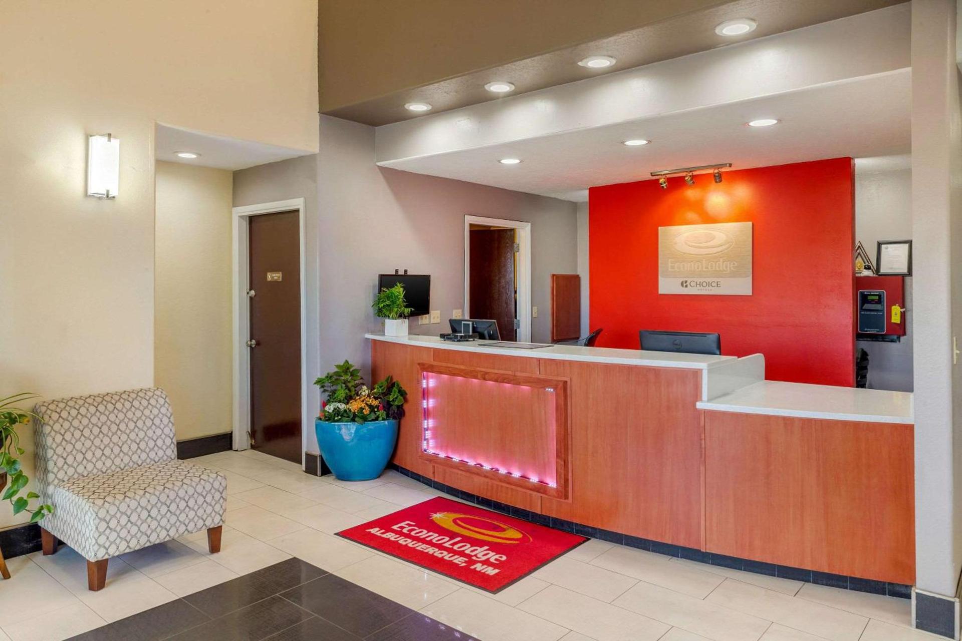 Econo Lodge West - Coors Blvd photo 3