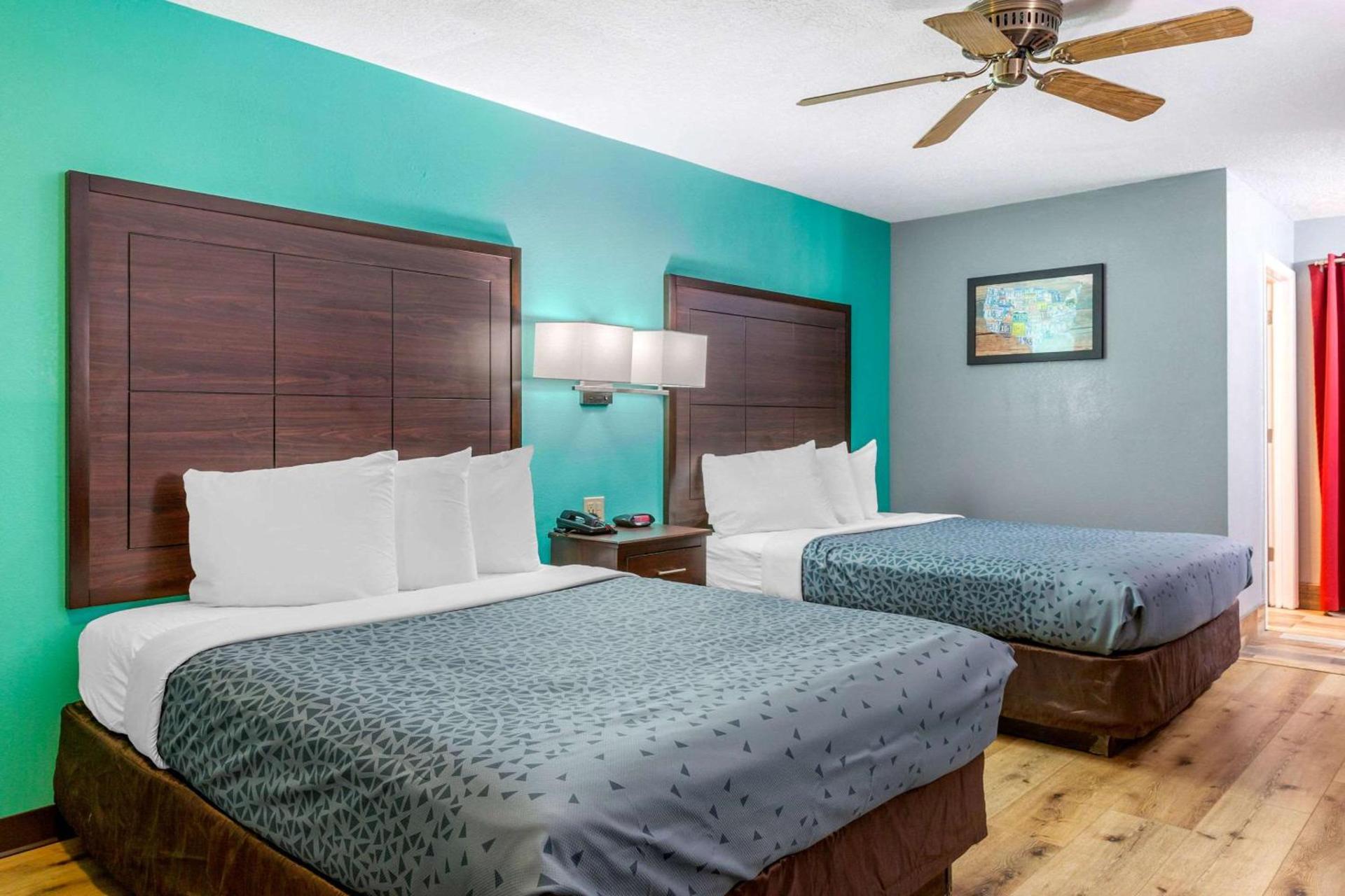 Econo Lodge West - Coors Blvd photo 20