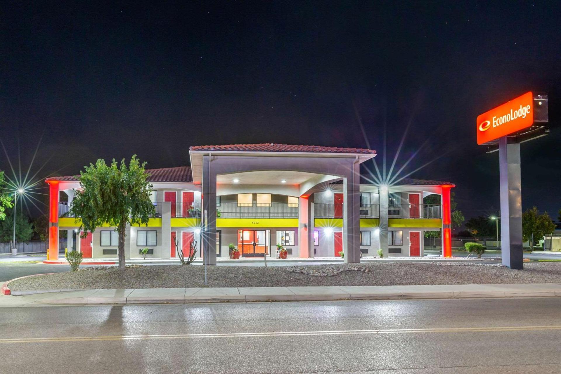 Econo Lodge West - Coors Blvd photo 43