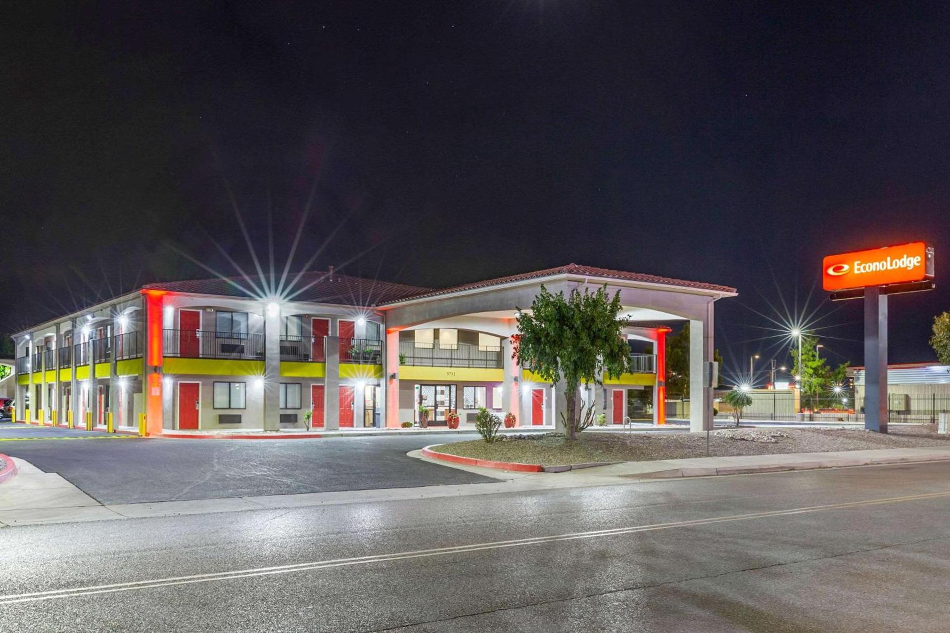 Econo Lodge West - Coors Blvd photo 40