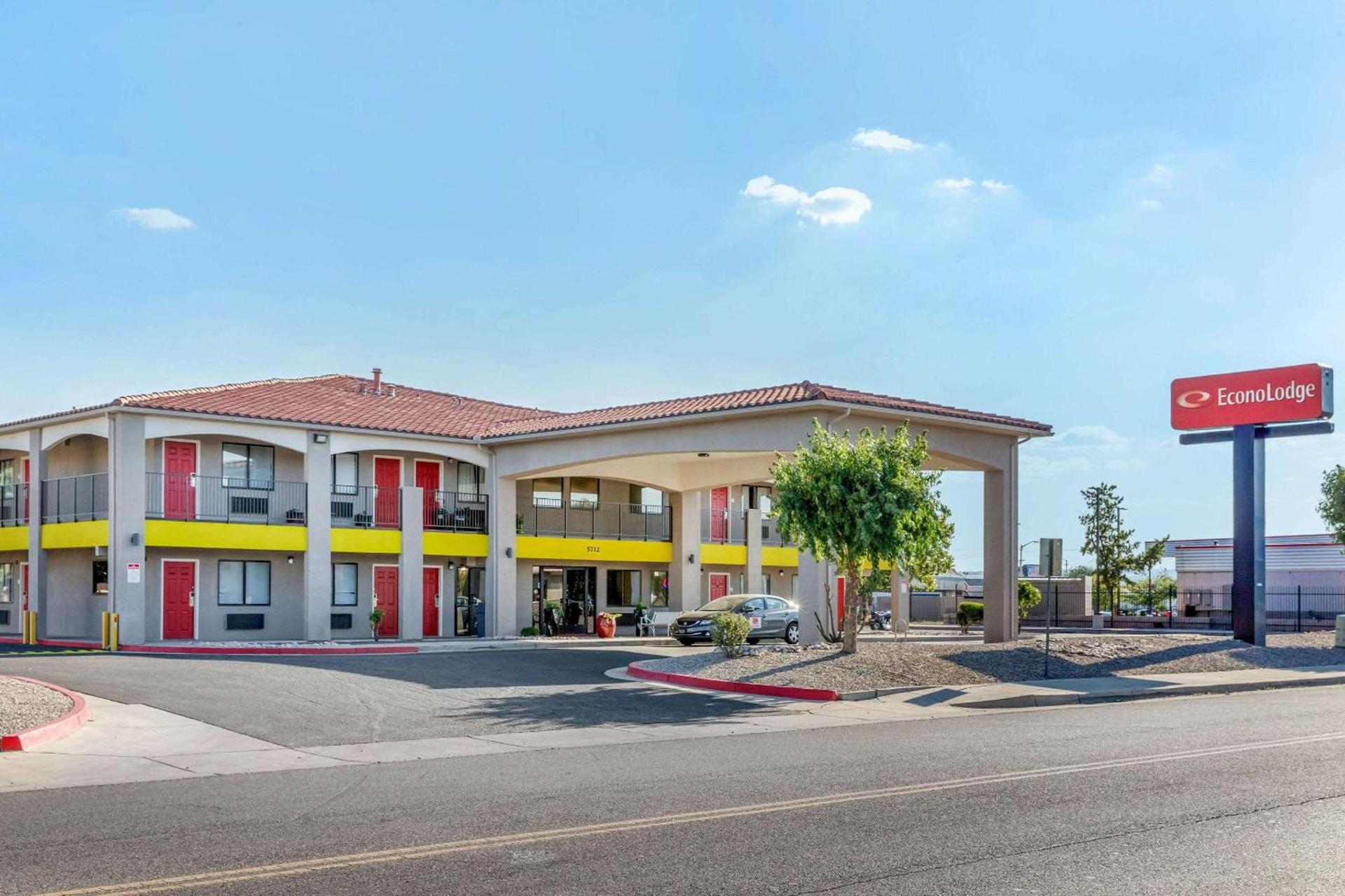Econo Lodge West - Coors Blvd photo 1