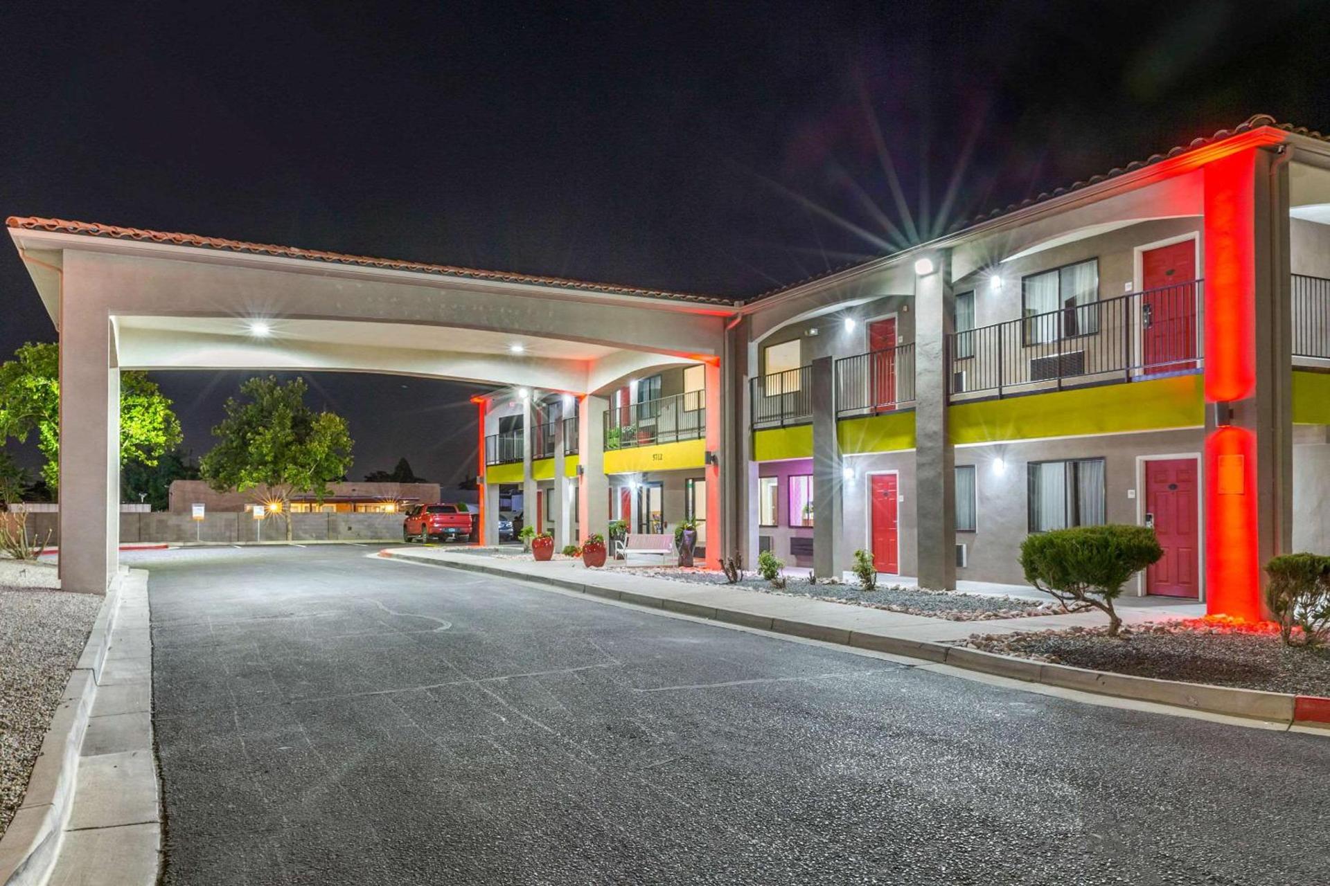 Econo Lodge West - Coors Blvd photo 41