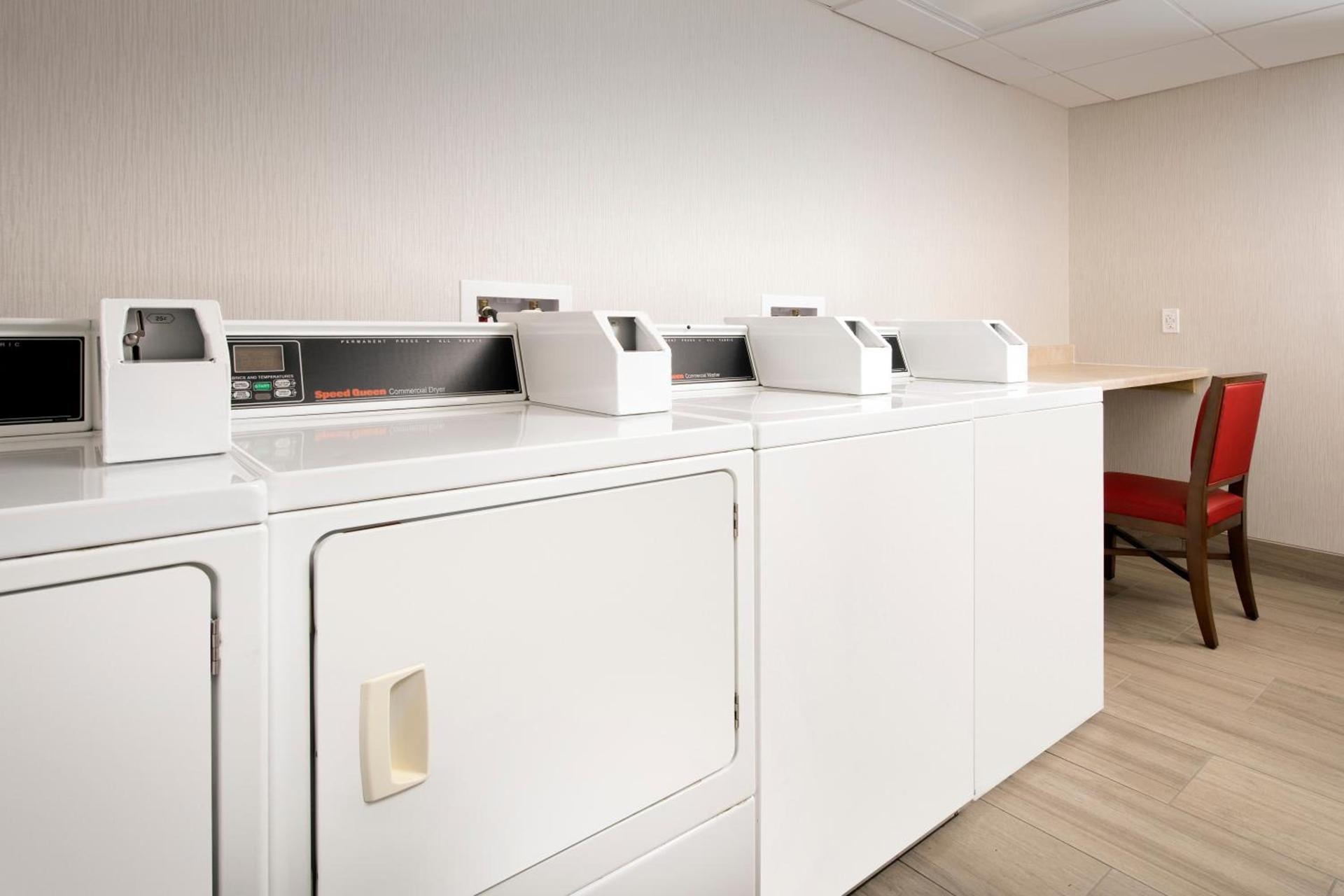 Holiday Inn Express & Suites Baltimore - BWI Airport North by IHG photo 15