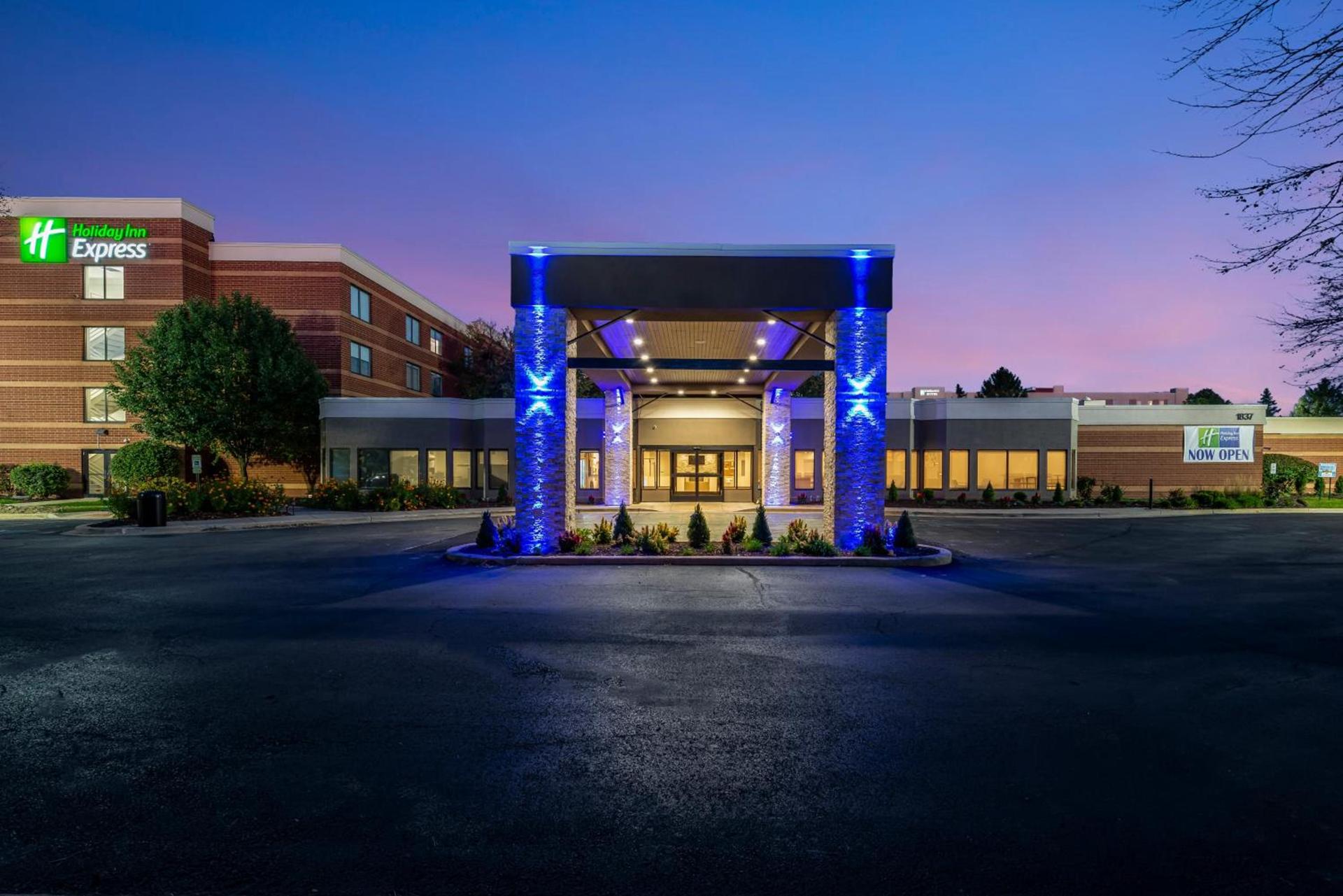 Holiday Inn Express Naperville by IHG — hotel in Naperville