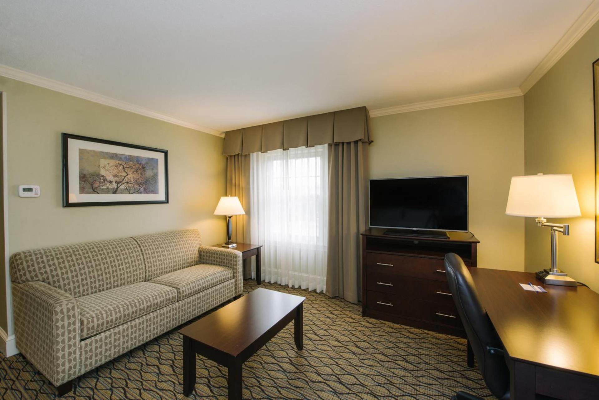 Holiday Inn Express and Suites Merrimack - Nashua by IHG photo 49