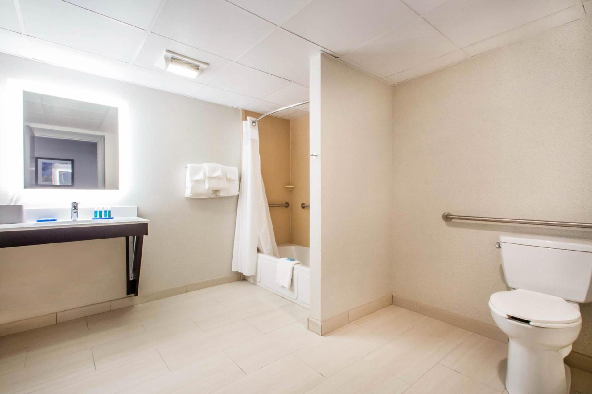 Holiday Inn Express & Suites - Albany Airport - Wolf Road by IHG photo 22