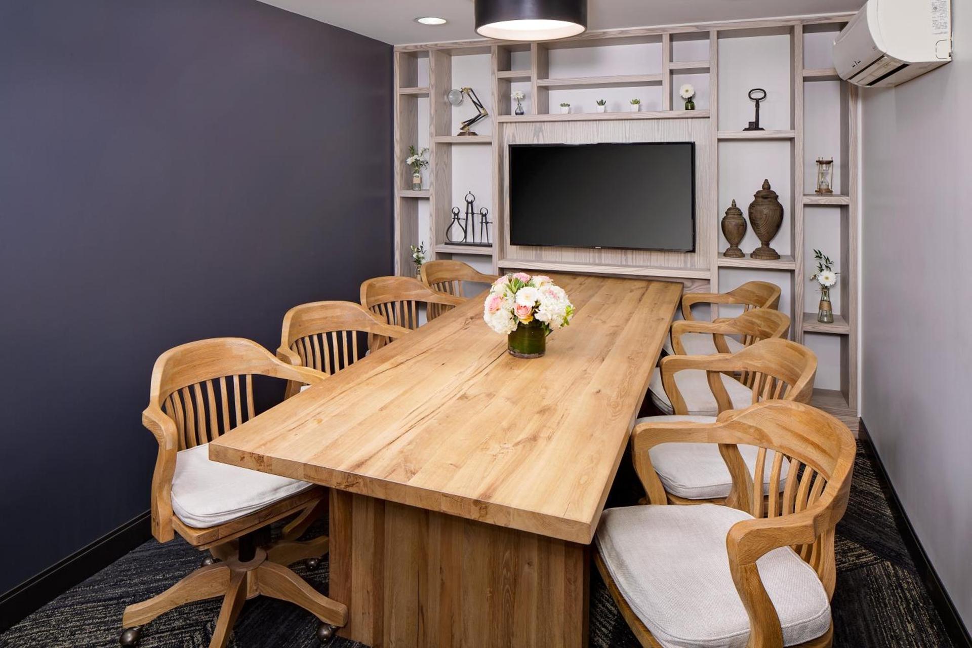 Hotel Indigo Boston Garden by IHG photo 41