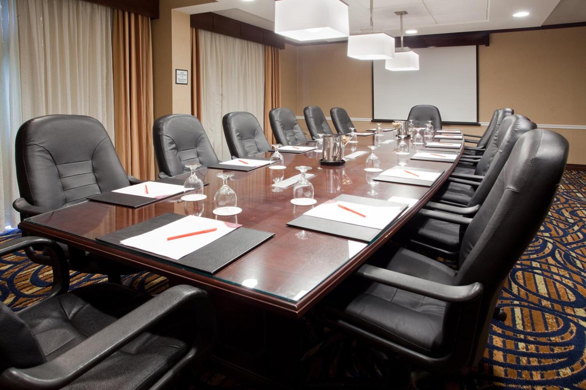 Ramada by Wyndham Cleveland Independence photo 12