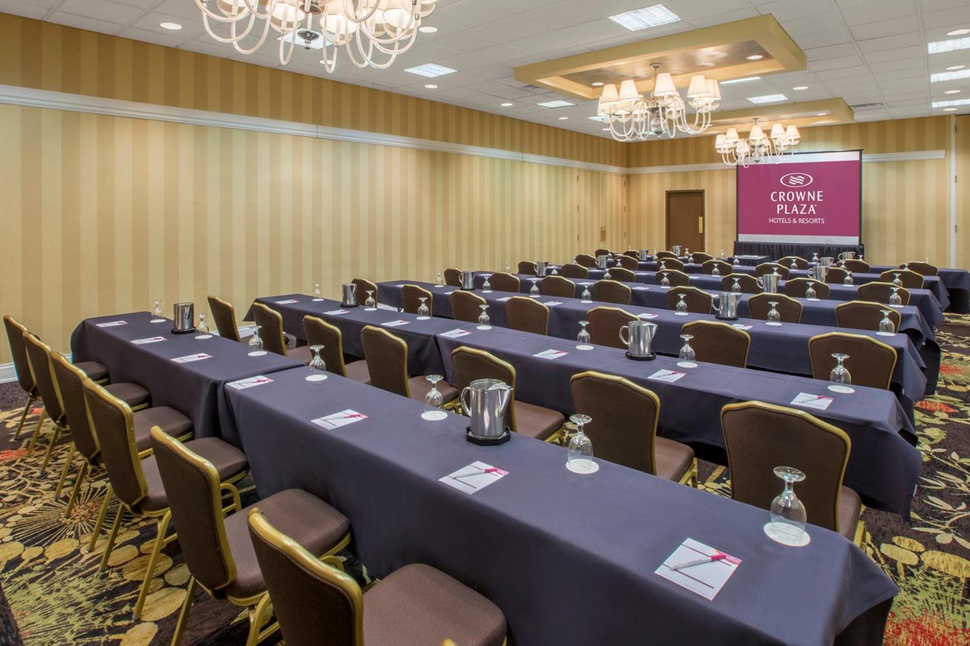 Ramada by Wyndham Cleveland Independence photo 29
