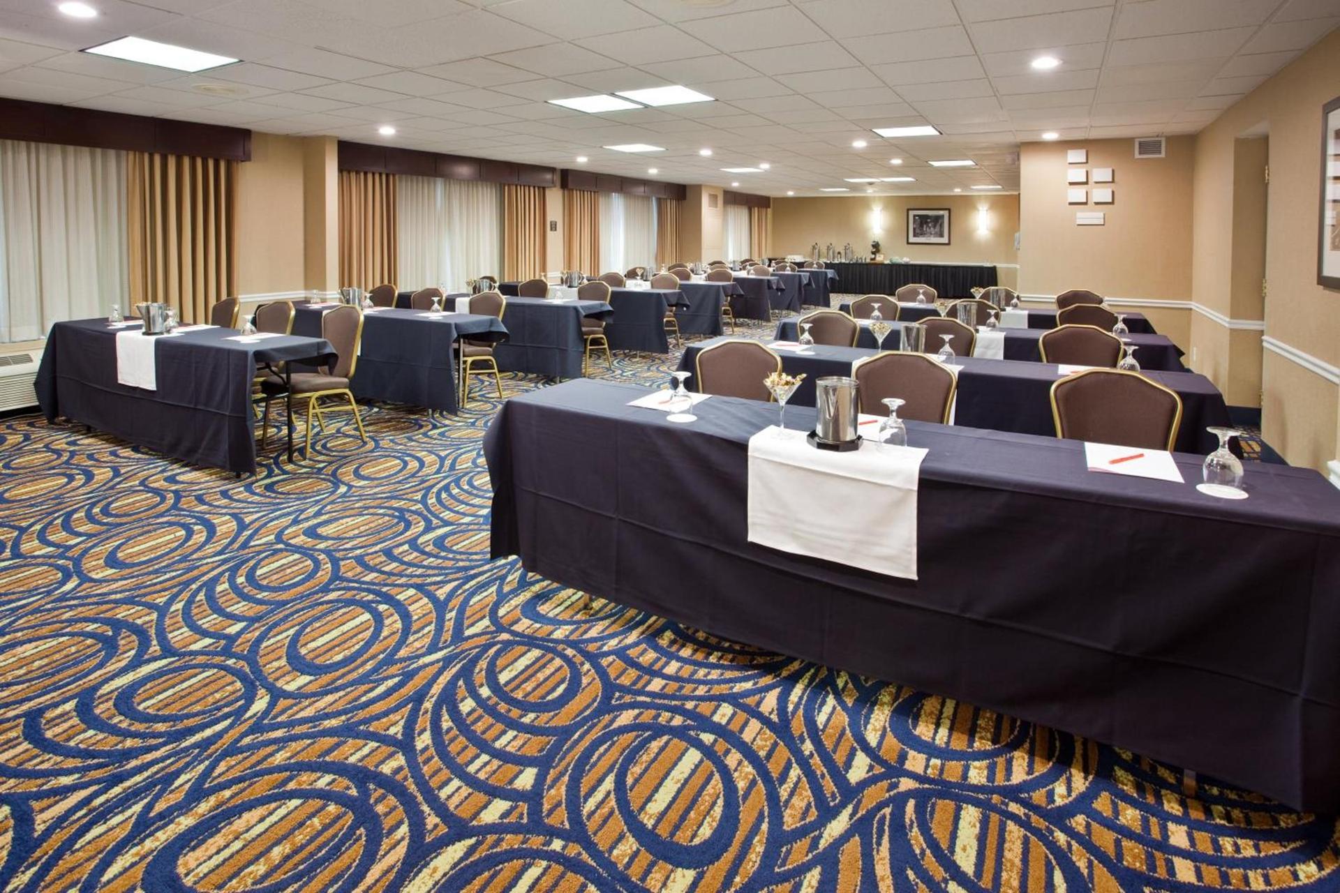 Ramada by Wyndham Cleveland Independence photo 13