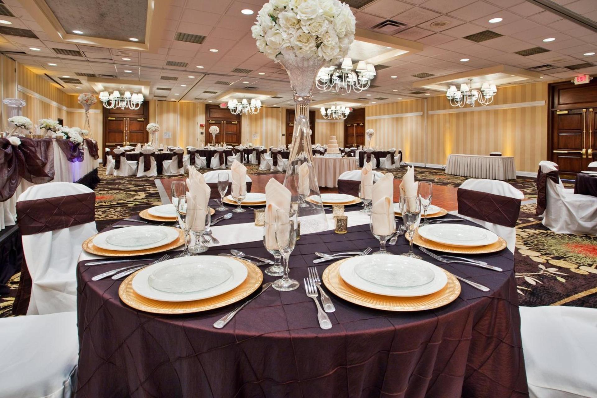 Ramada by Wyndham Cleveland Independence photo 34