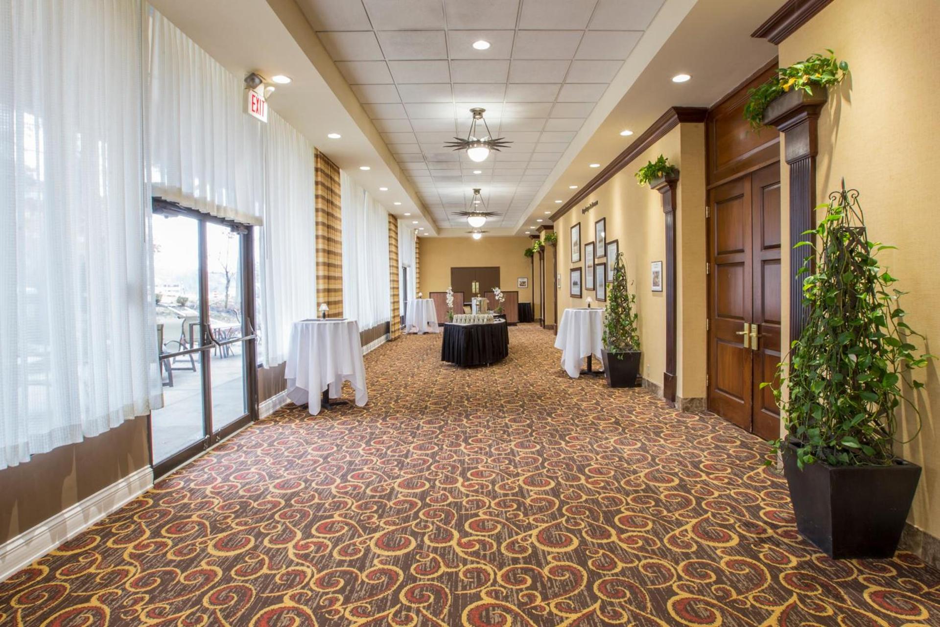 Ramada by Wyndham Cleveland Independence photo 14