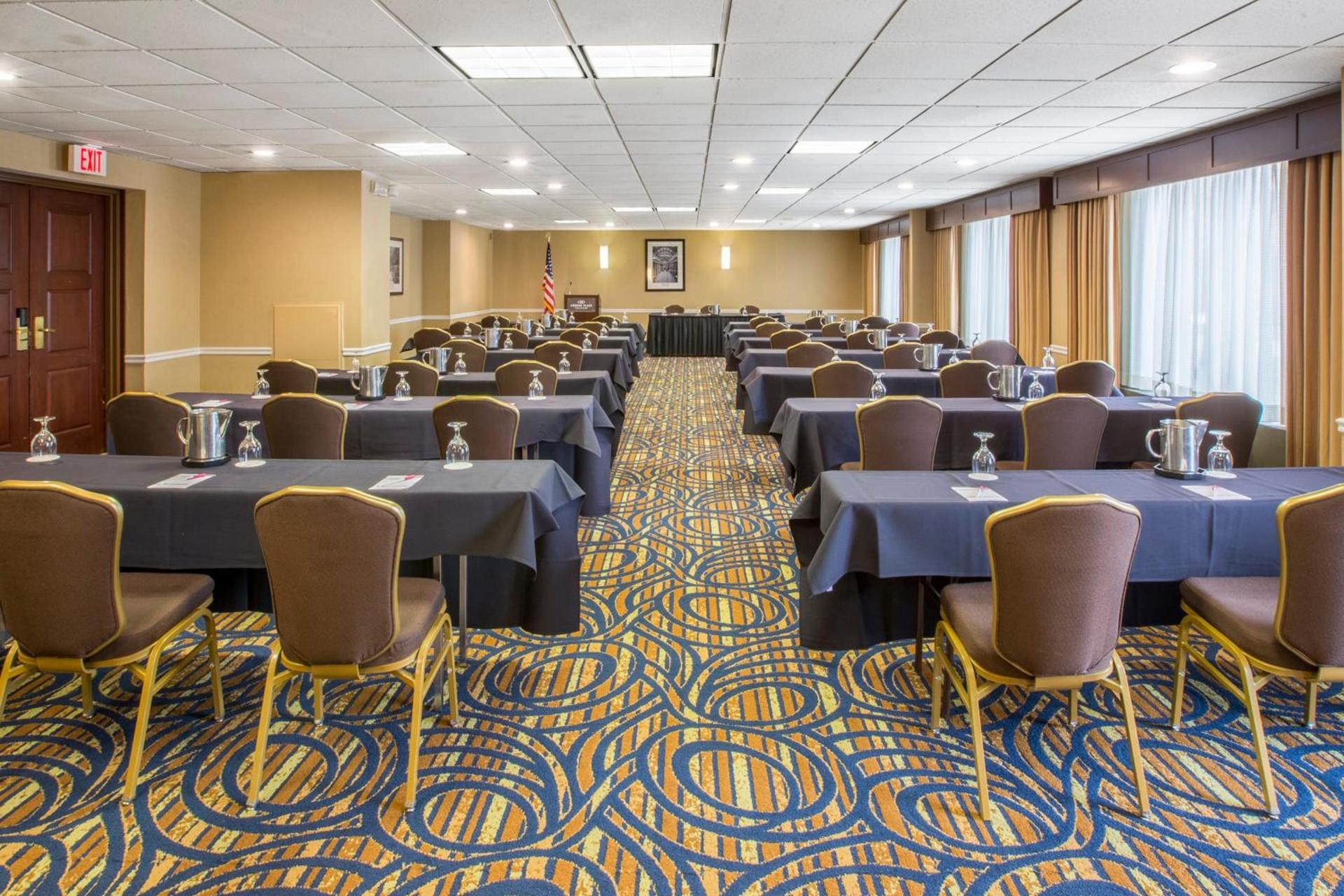 Ramada by Wyndham Cleveland Independence photo 36