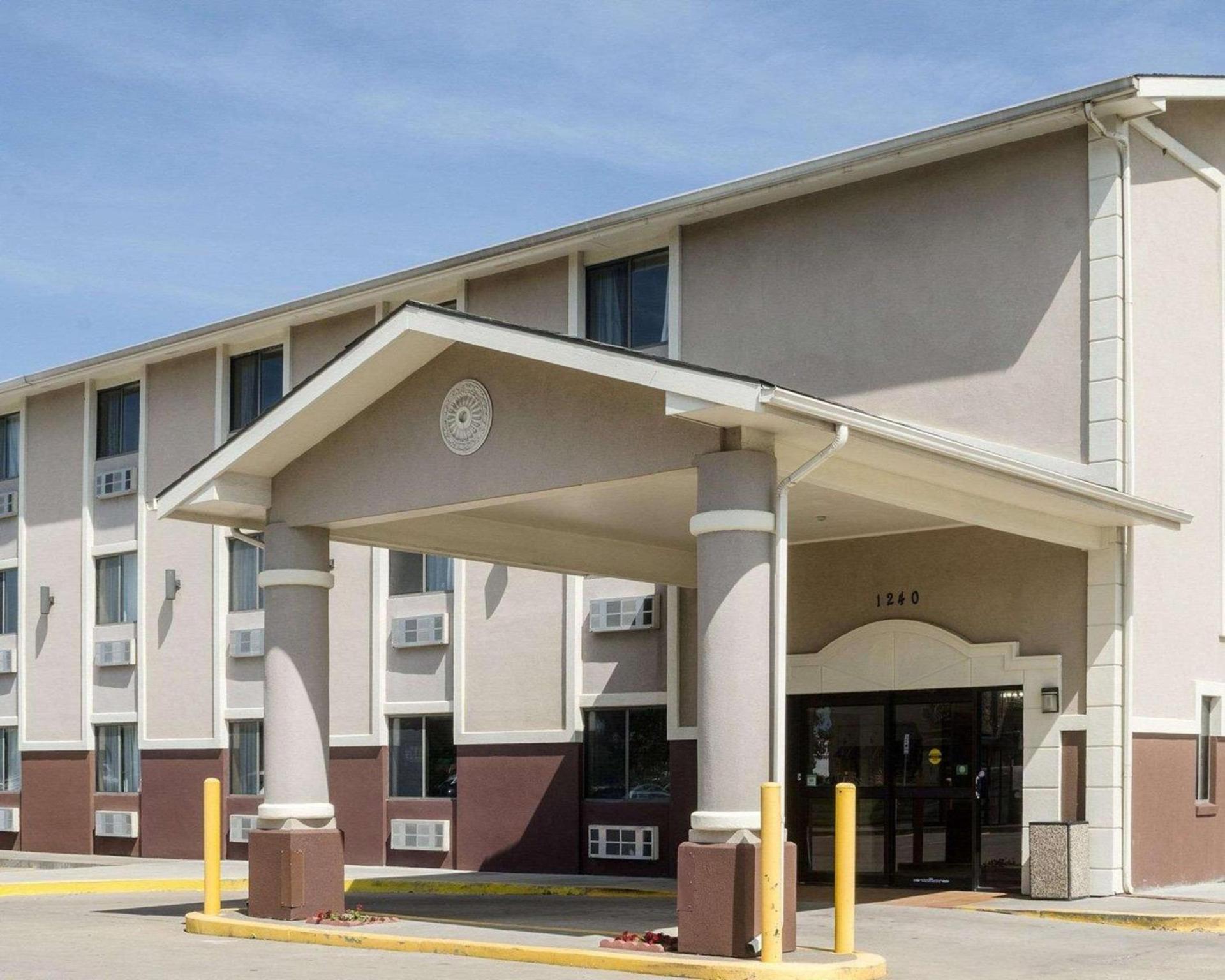 Quality Inn I-70 at Wanamaker photo 2
