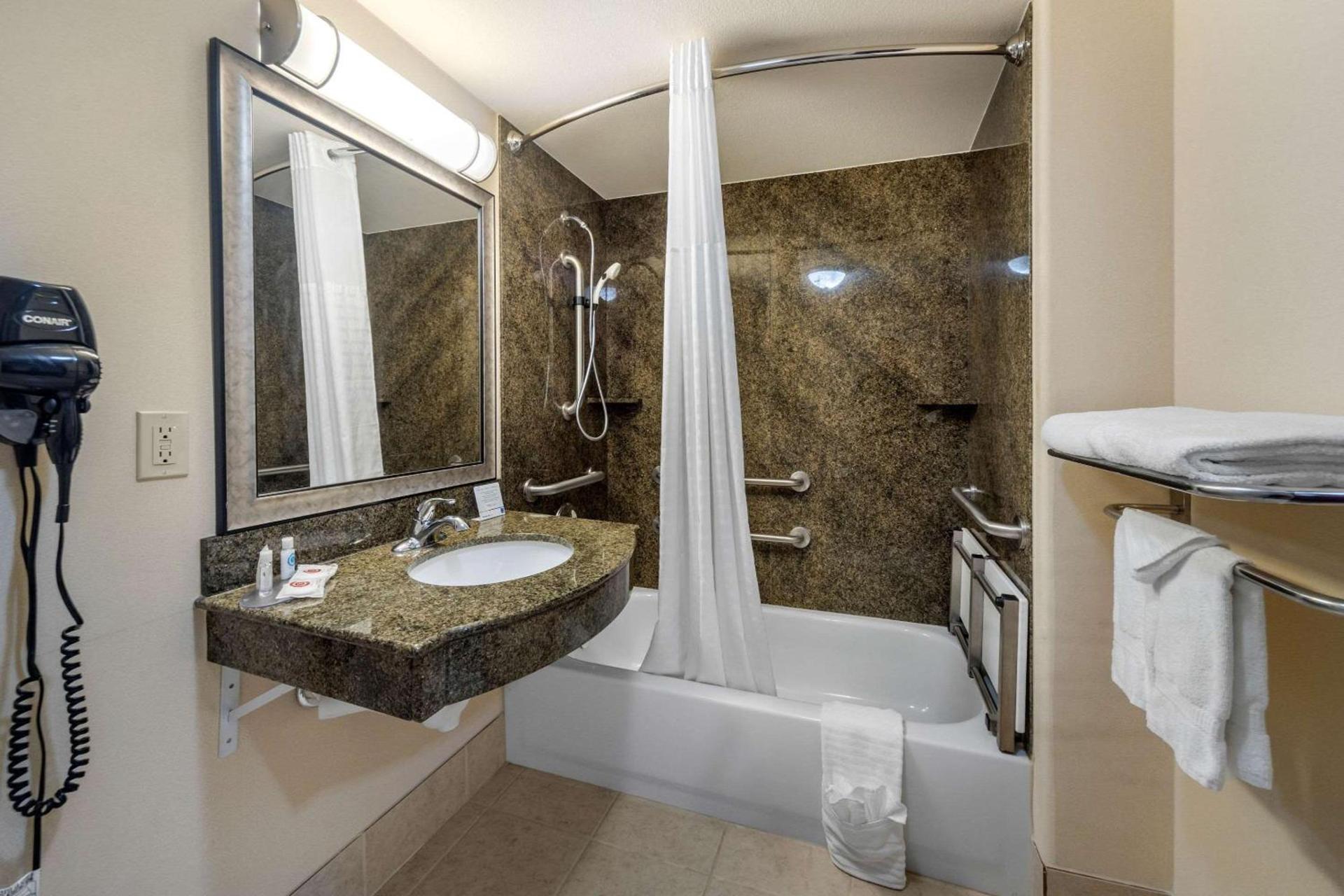 Comfort Inn & Suites Perry I-35 photo 7