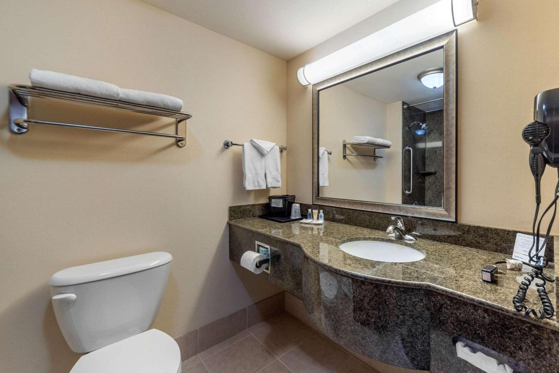 Comfort Inn & Suites Perry I-35 photo 11