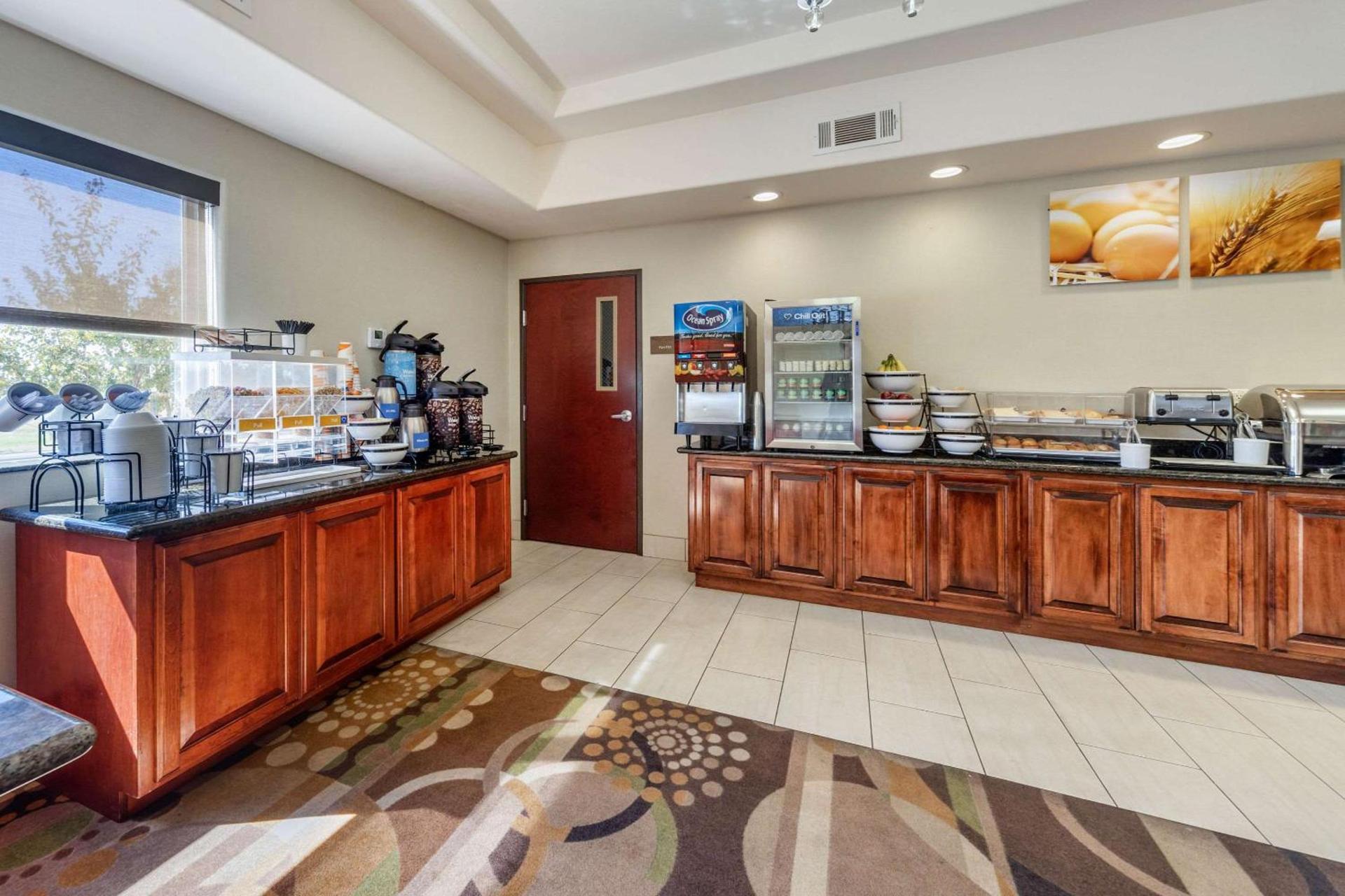 Comfort Inn & Suites Perry I-35 photo 13