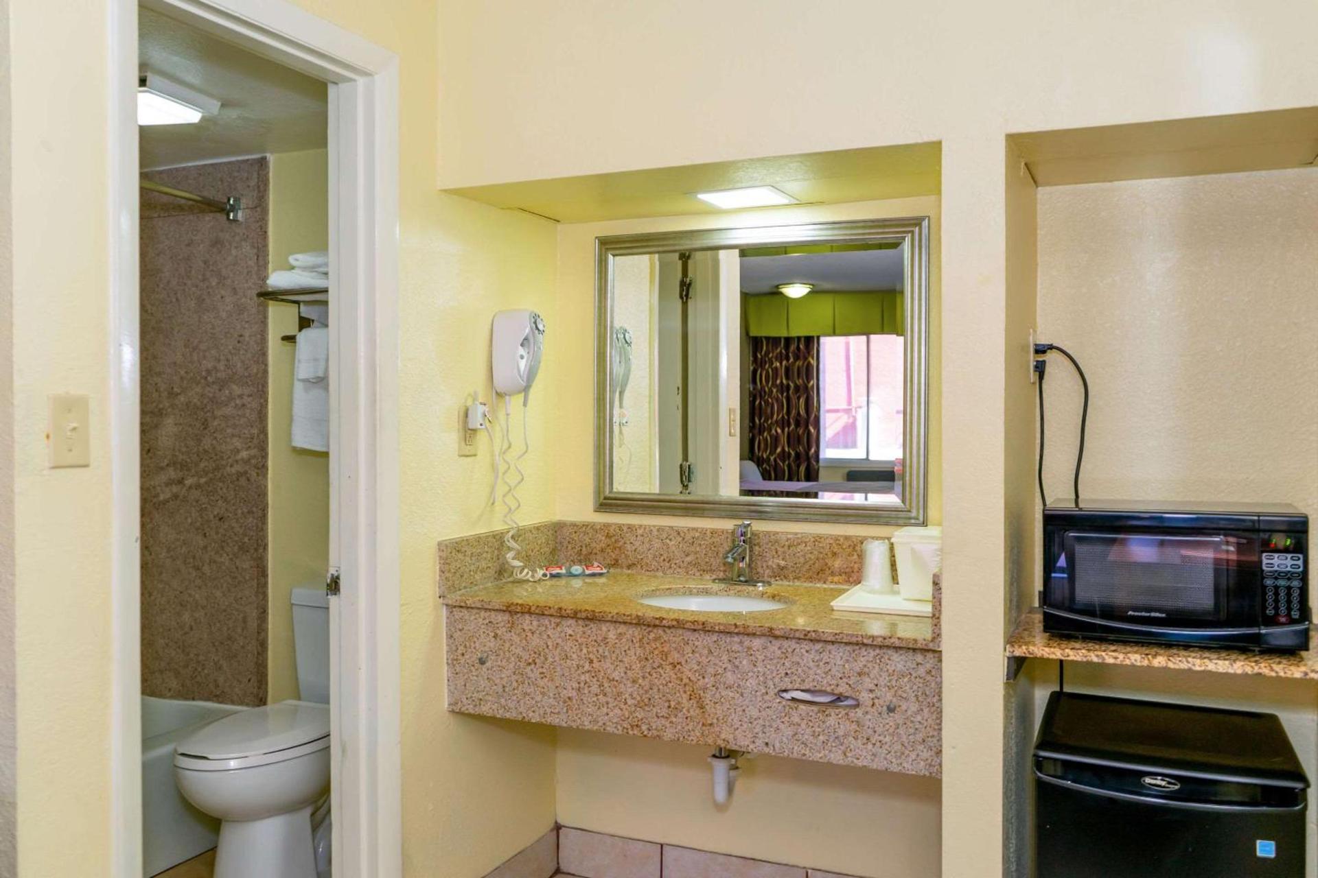 Park Inn by Radisson, Weldon - Roanoke Rapids photo 15
