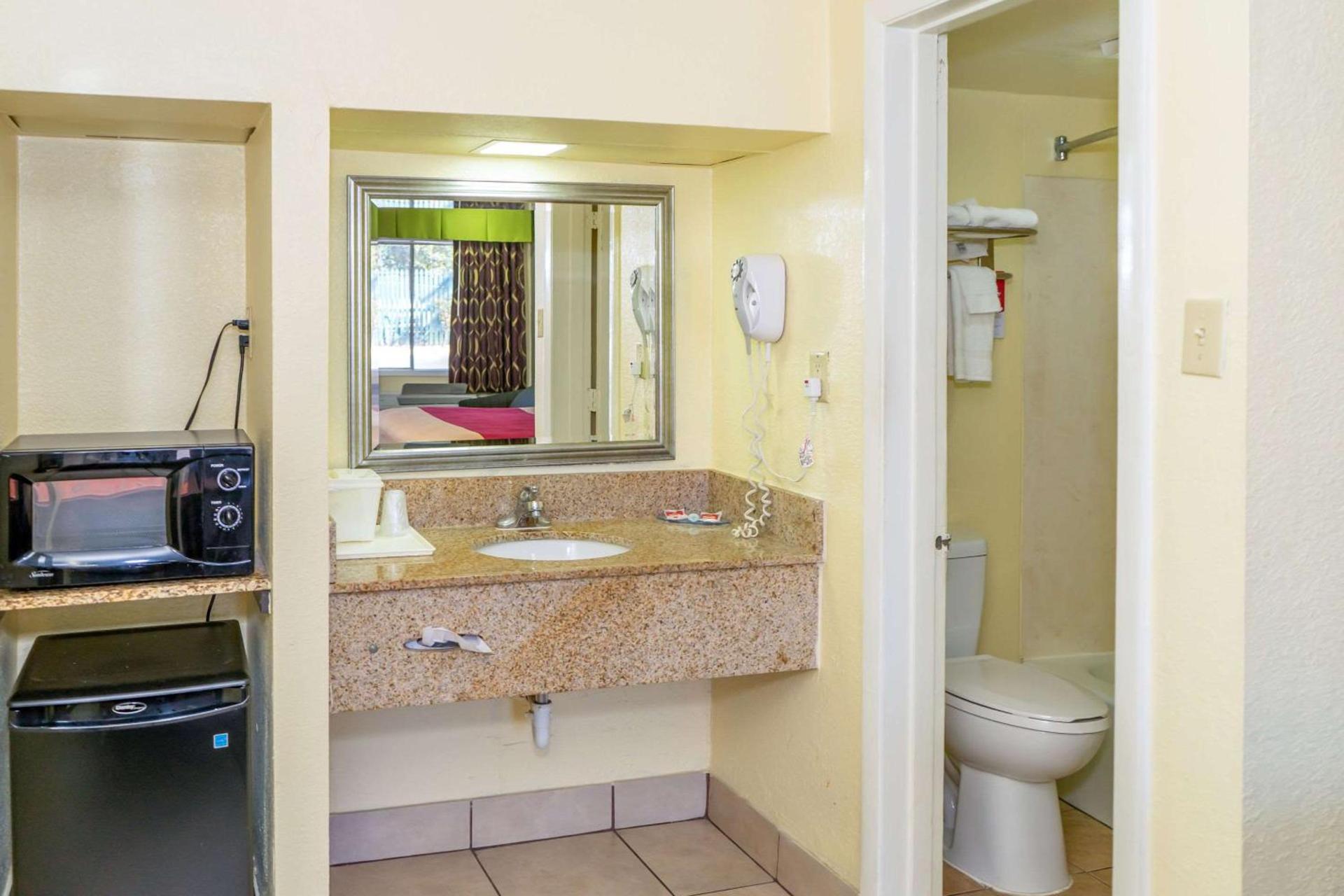Park Inn by Radisson, Weldon - Roanoke Rapids photo 20