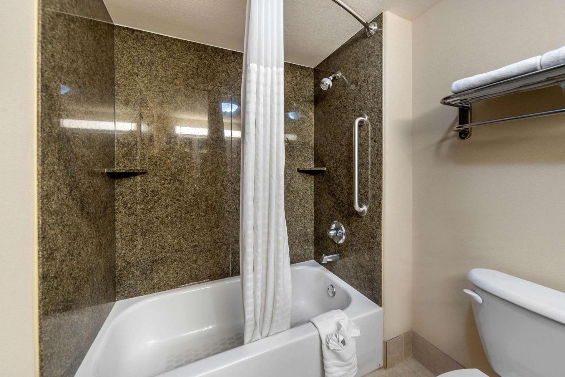 Comfort Inn & Suites Perry I-35 photo 32