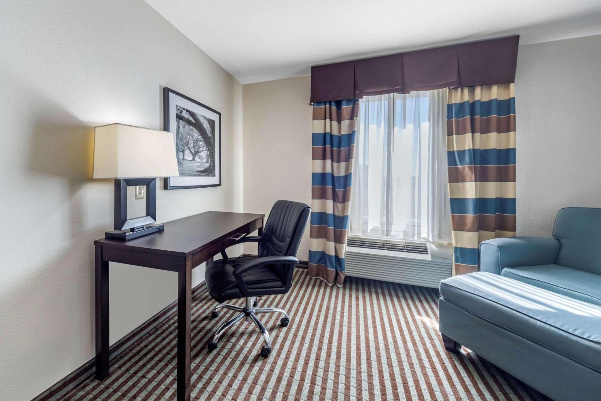 Comfort Inn & Suites Perry I-35 photo 35