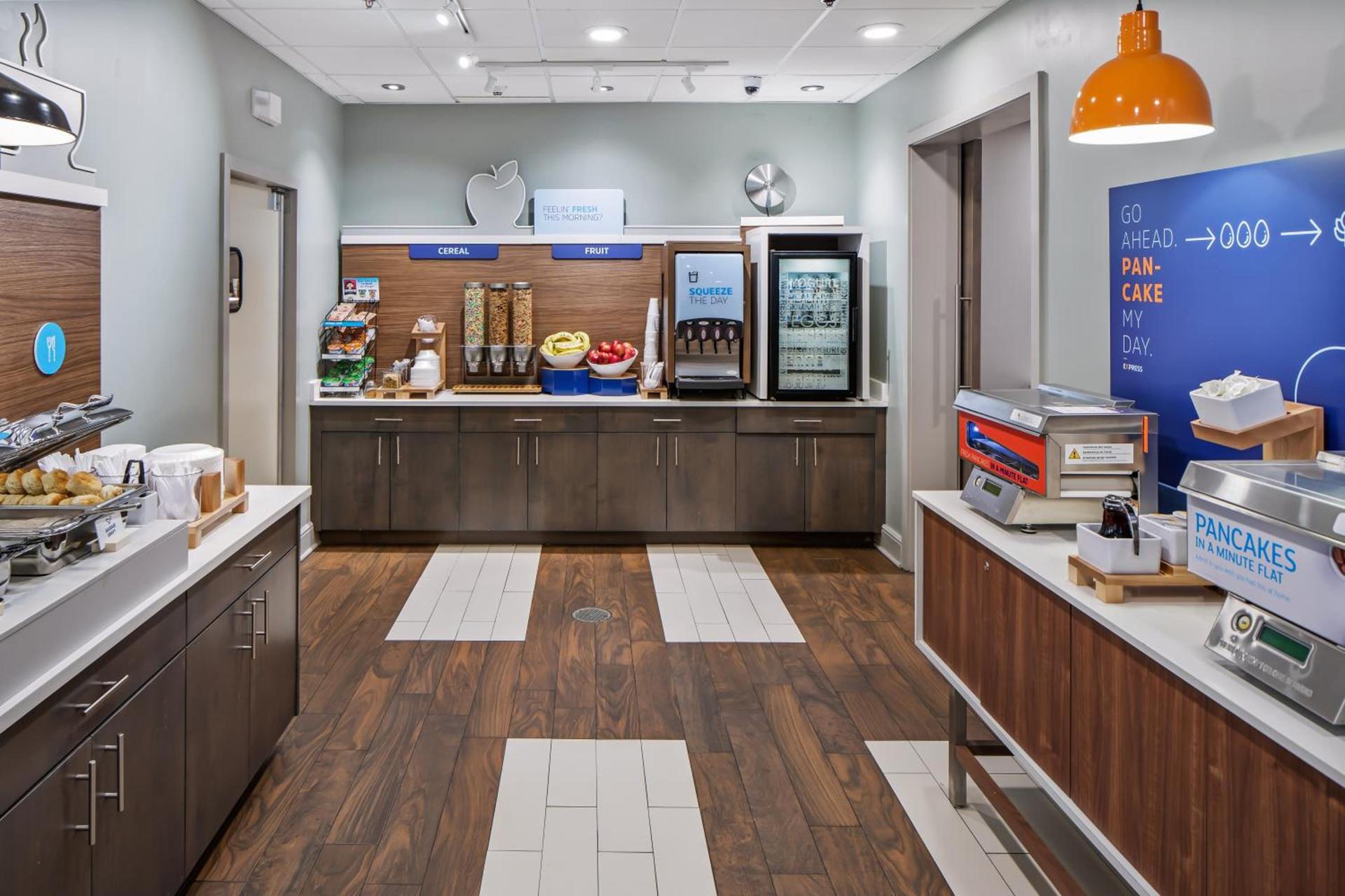 Holiday Inn Express Atlanta Airport-College Park by IHG photo 11