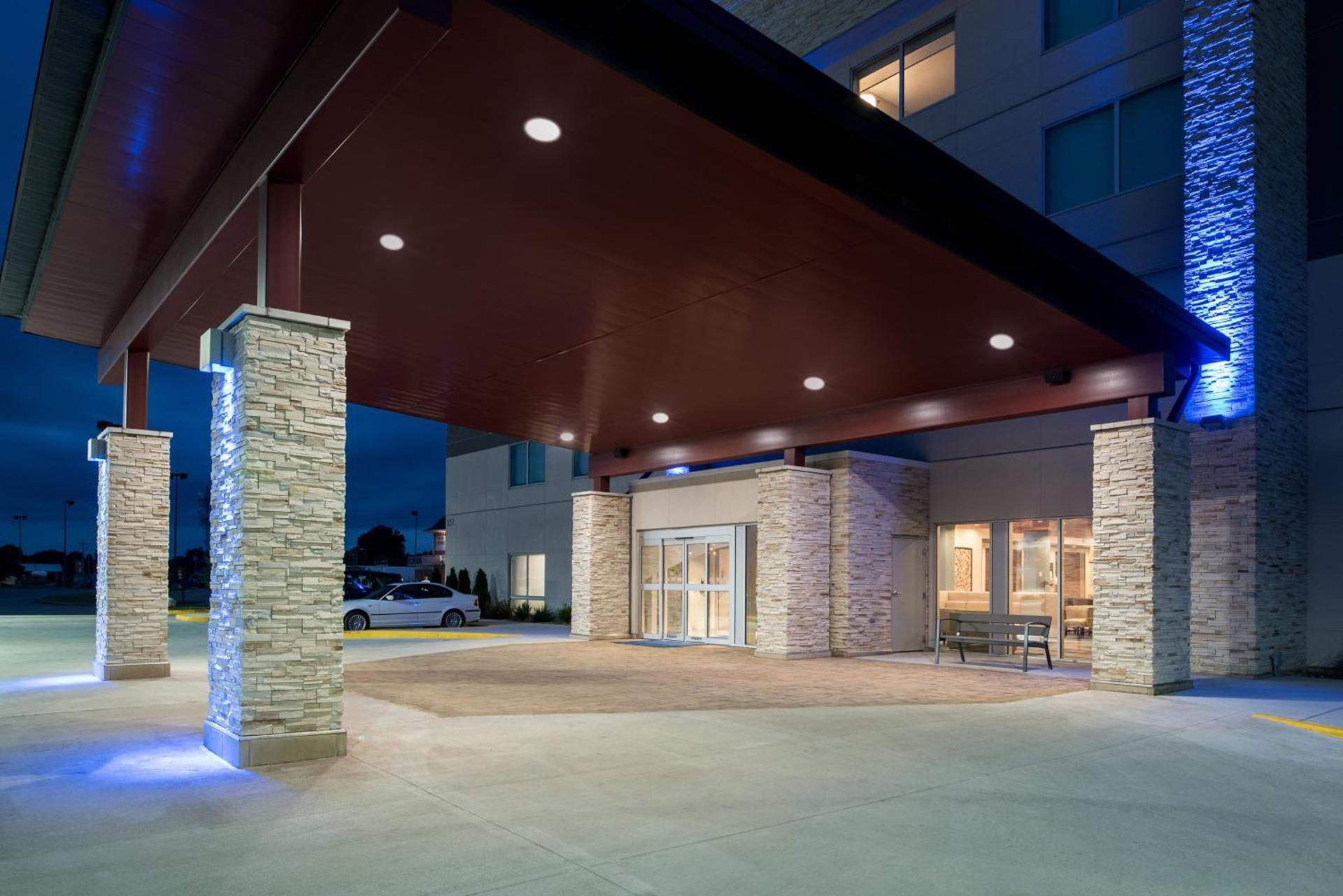 Holiday Inn Express & Suites Kingdom City by IHG photo 4