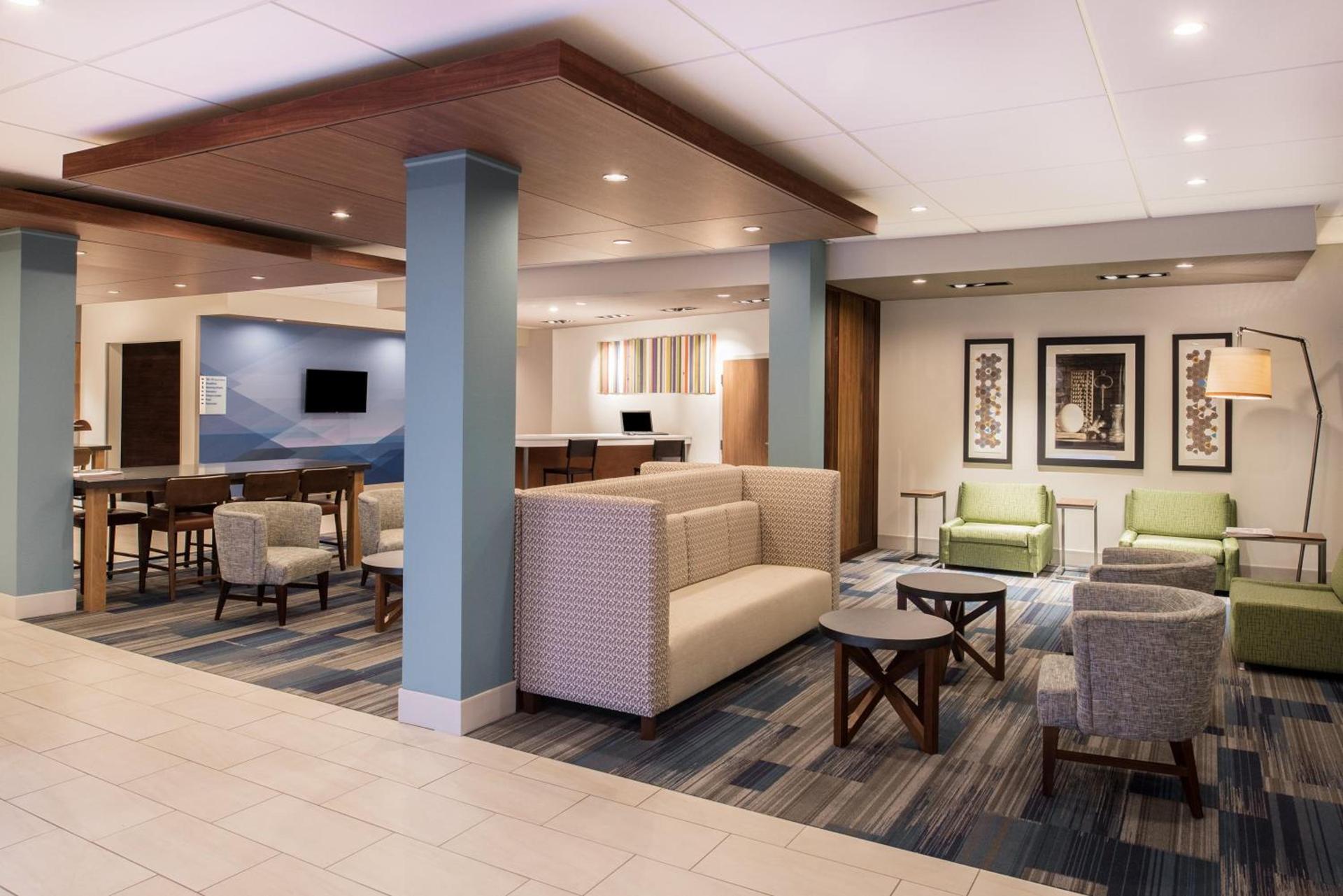 Holiday Inn Express & Suites Kingdom City by IHG photo 6