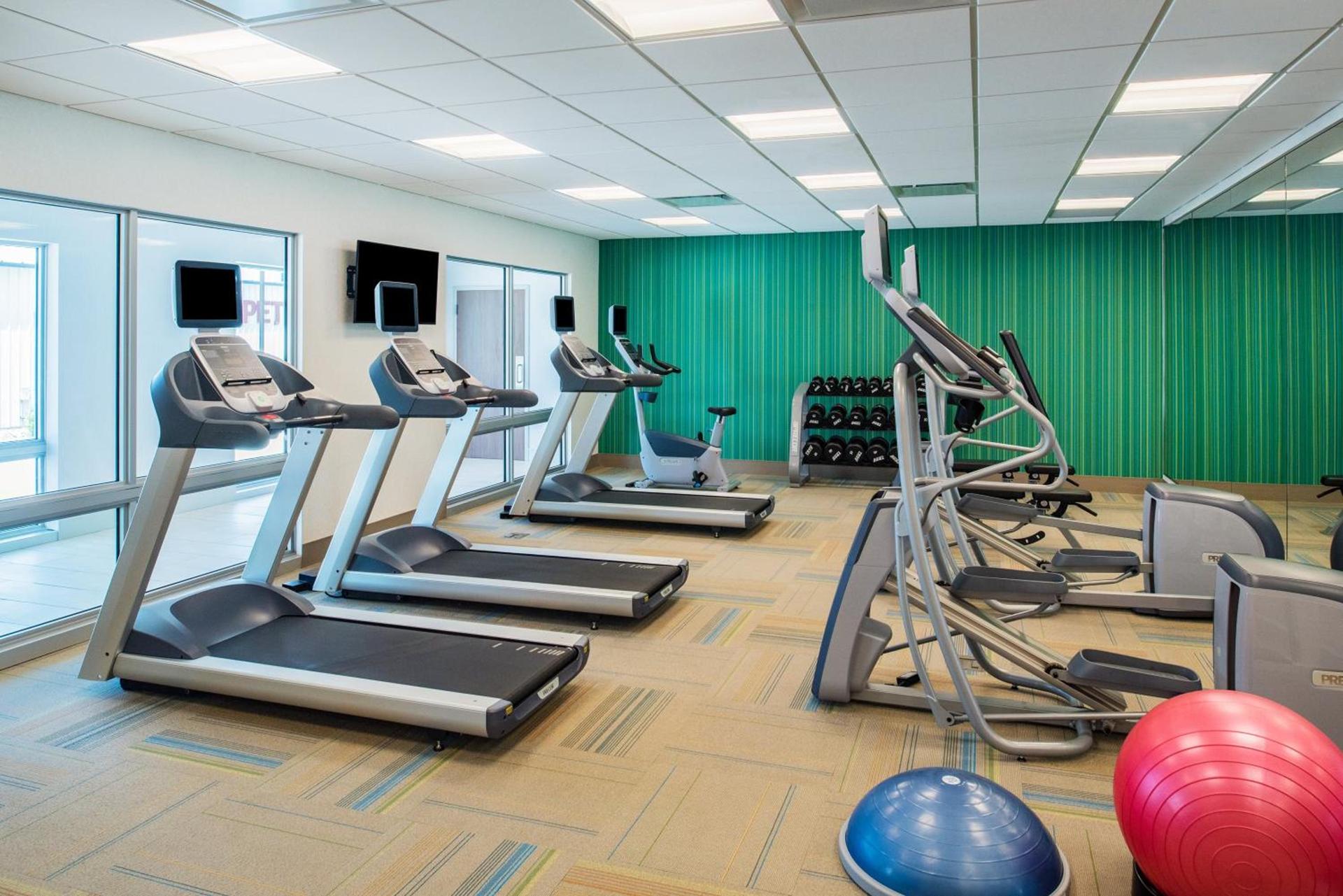 Holiday Inn Express & Suites Kingdom City by IHG photo 15