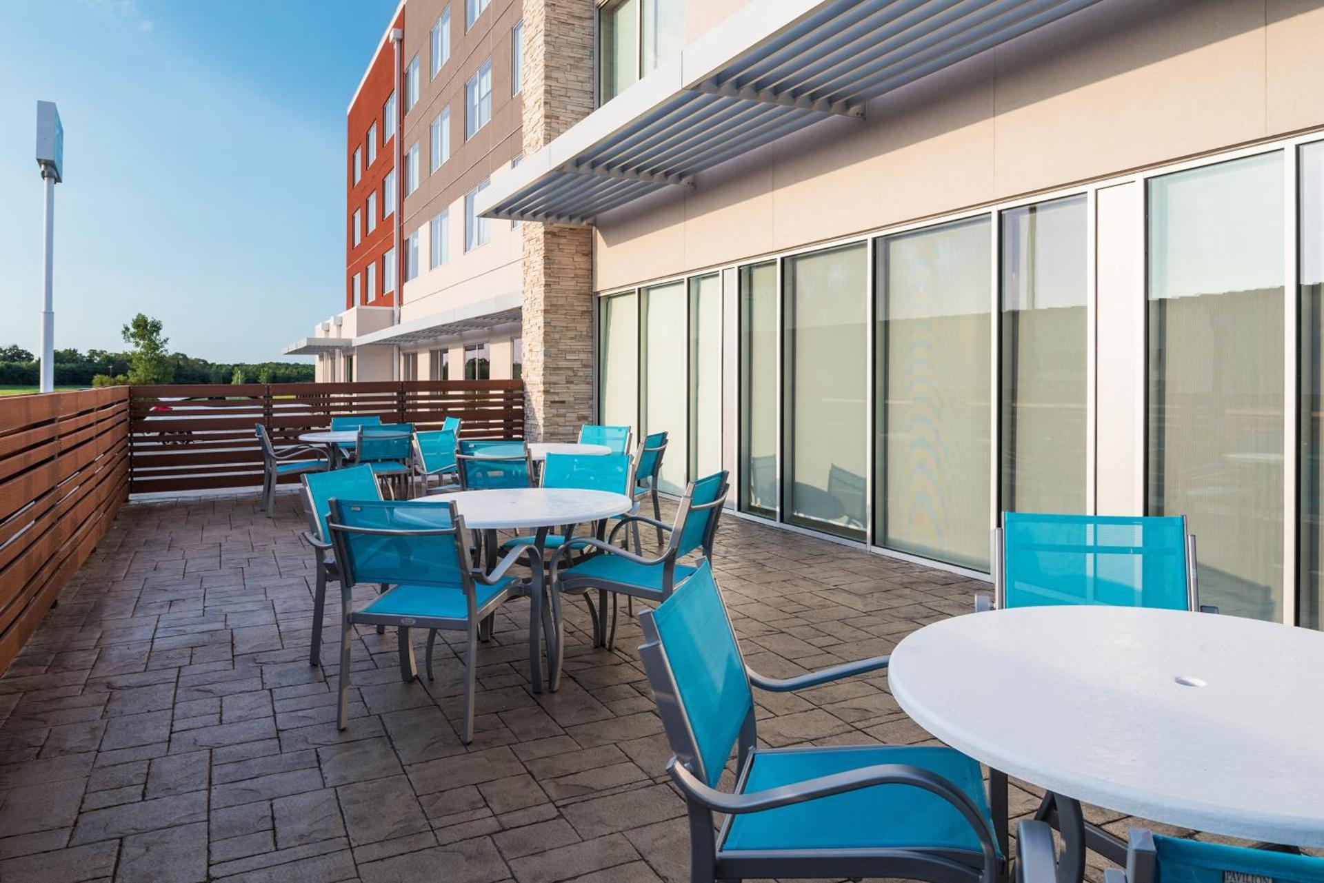 Holiday Inn Express & Suites Kingdom City by IHG photo 14